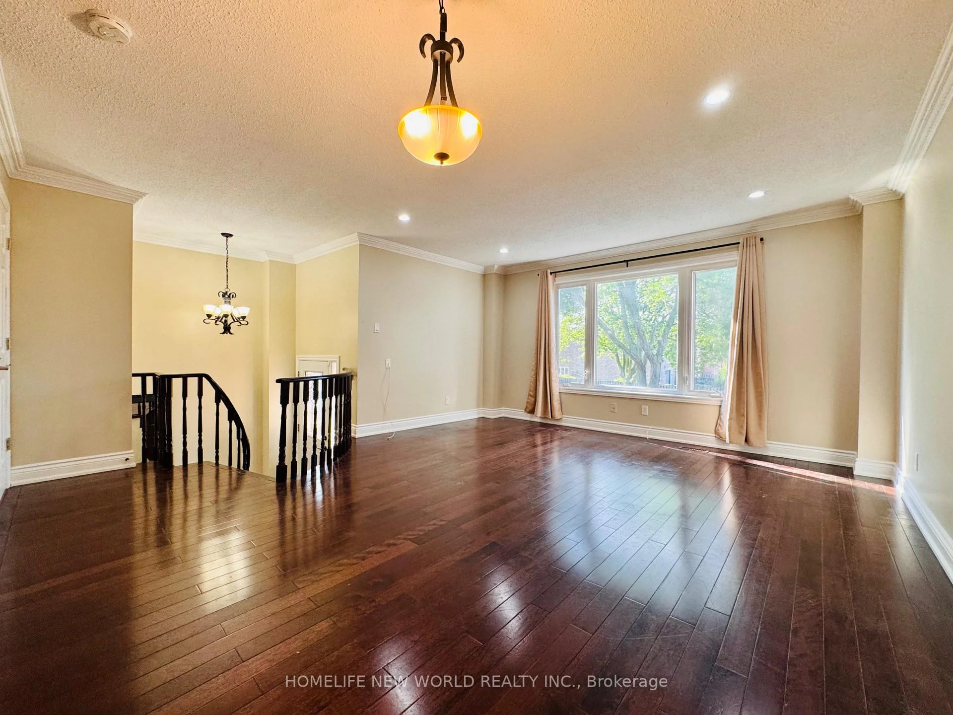Photo 3 of 24 Kemsing Court, Markham, Milliken Mills West — HOMEH