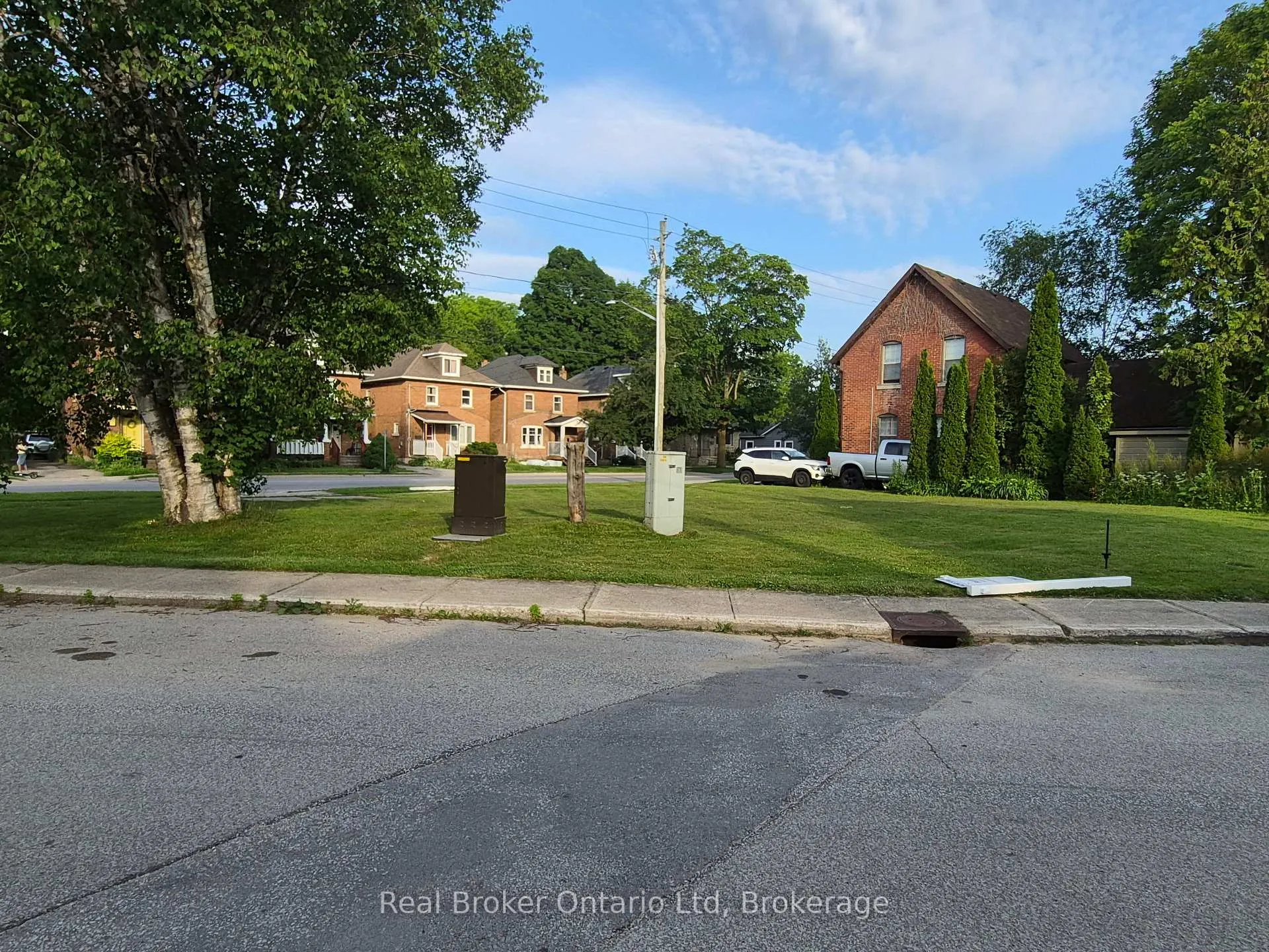 Photo 5 of 586 & 590 2nd Avenue E, Owen Sound — HOMEH