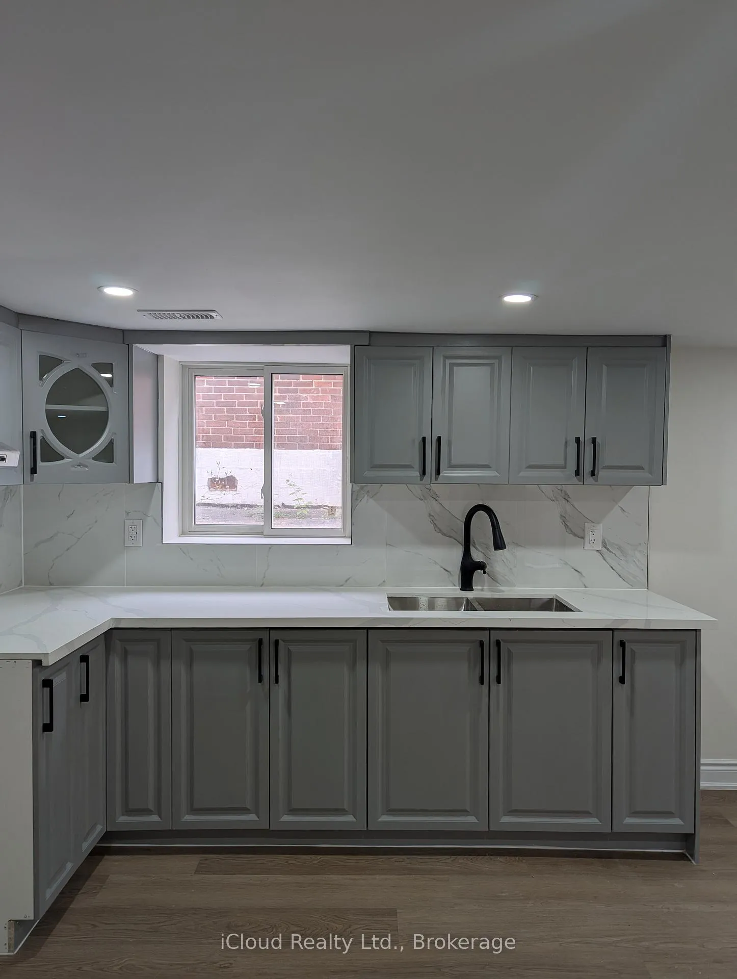 Photo 4 of 54 Twenty Third Street, Etobicoke, Long Branch — HOMEH