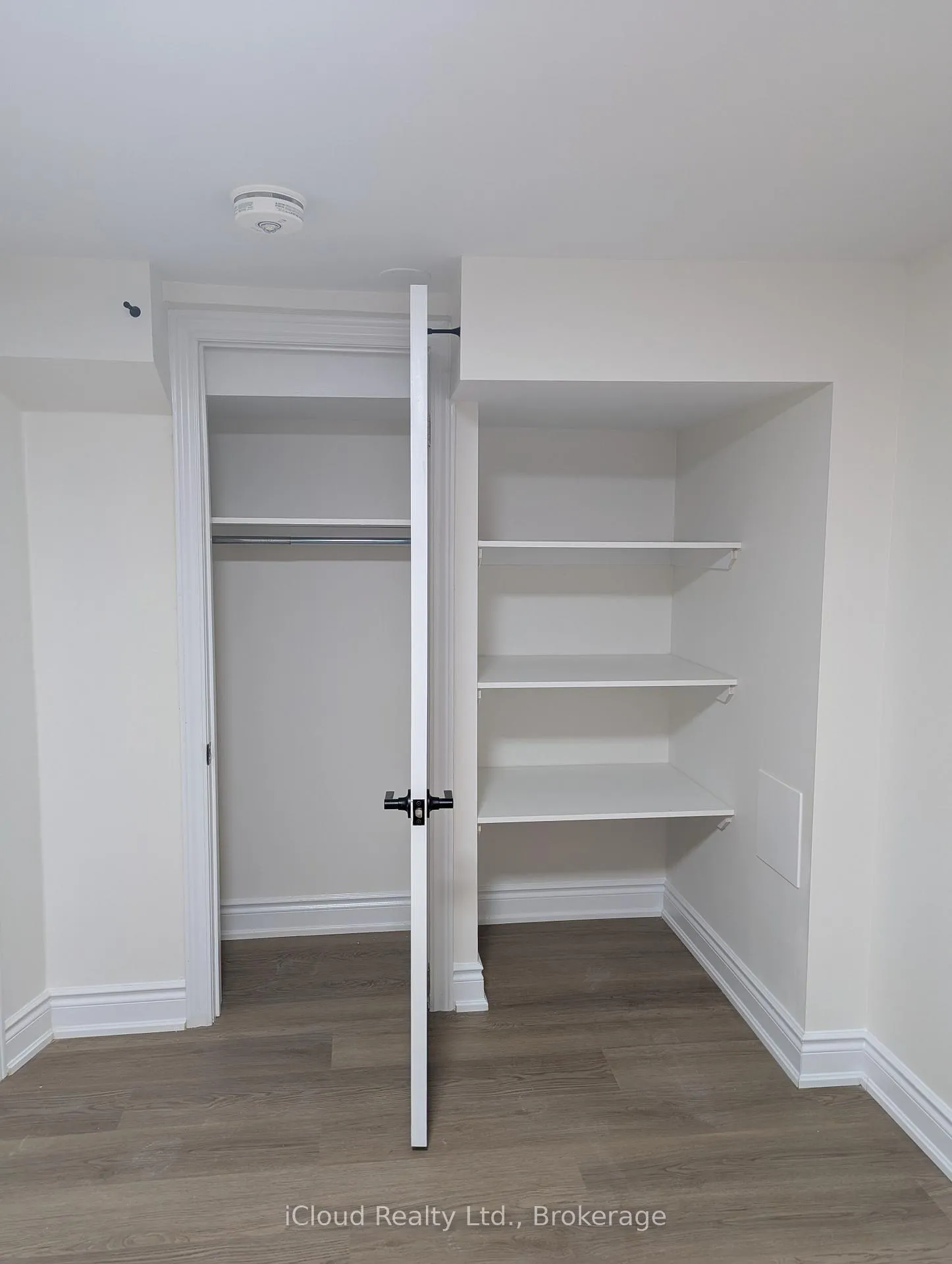 Photo 9 of 54 Twenty Third Street, Etobicoke, Long Branch — HOMEH