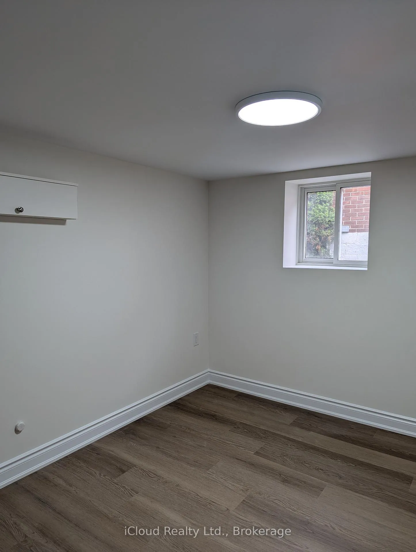 Photo 10 of 54 Twenty Third Street, Etobicoke, Long Branch — HOMEH