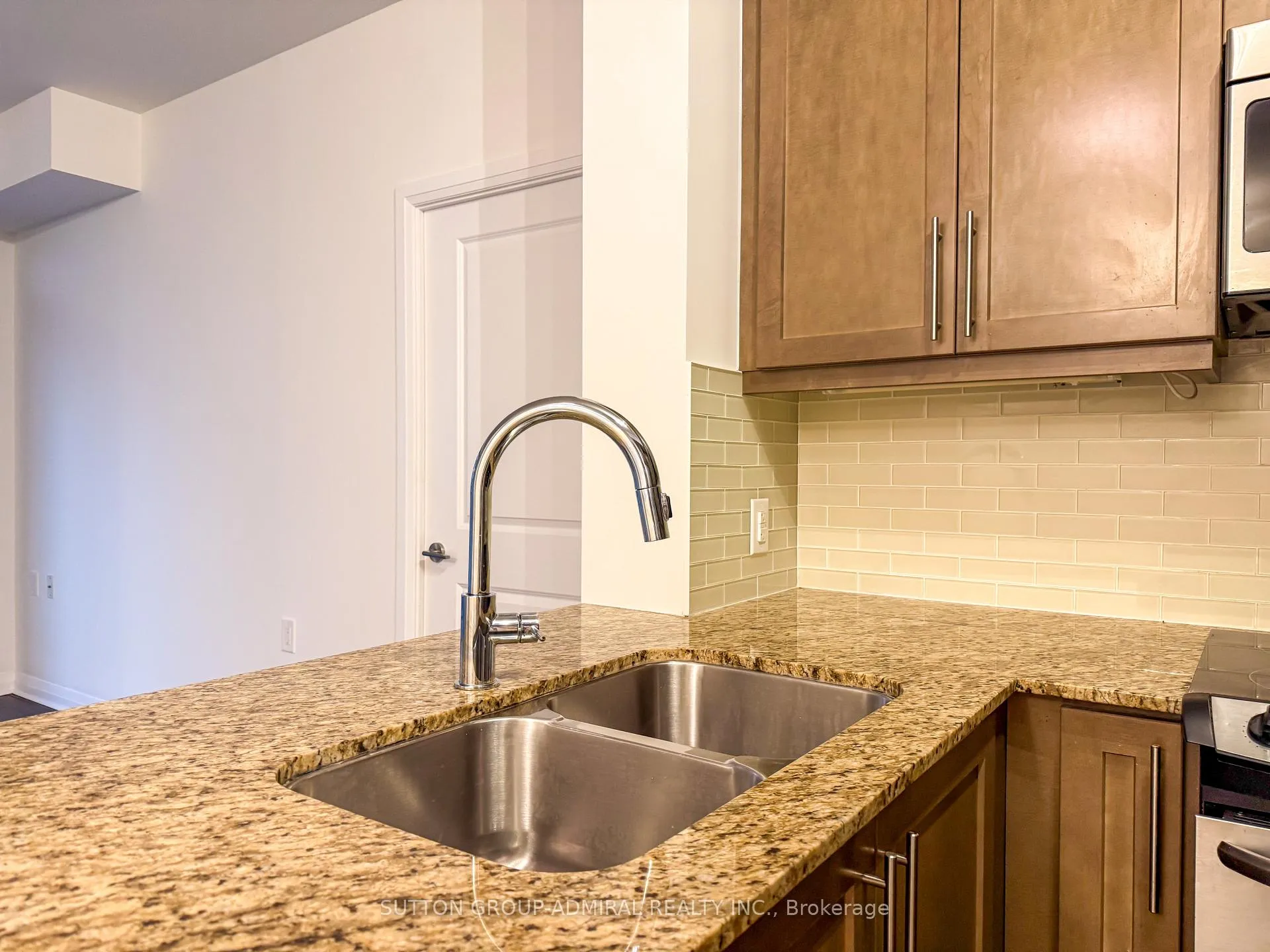 Photo 5 of Unit 1109, 55 Oneida Crescent, Richmond Hill, Langstaff — HOMEH