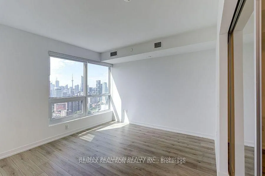 Photo 6 of Unit 4711, 395 Bloor Street E, Toronto, North St. James Town — HOMEH