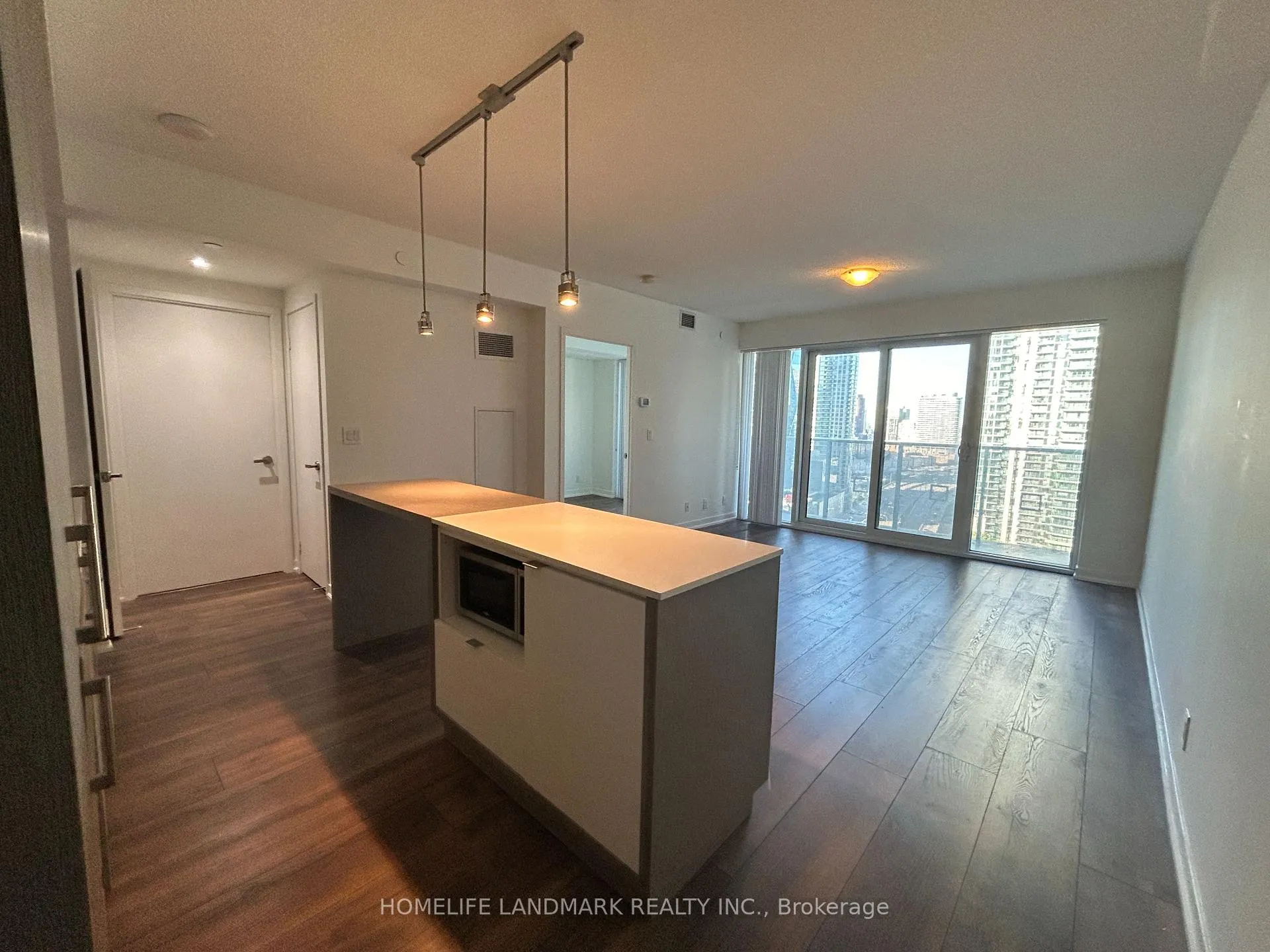 Photo 2 of Unit 2006, 100 Harbour Street, Toronto, Waterfront Communities — HOMEH