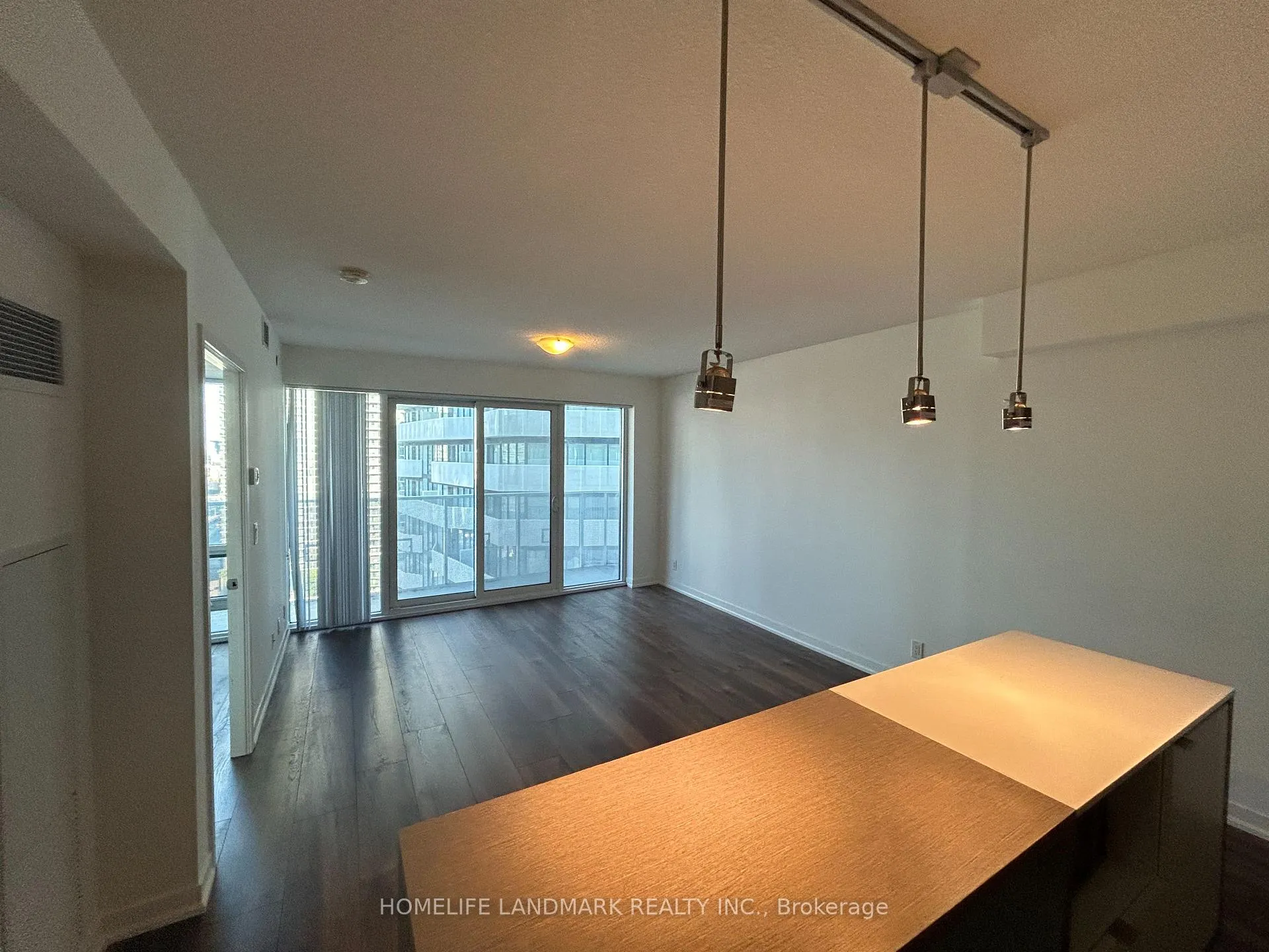 Photo 3 of Unit 2006, 100 Harbour Street, Toronto, Waterfront Communities — HOMEH