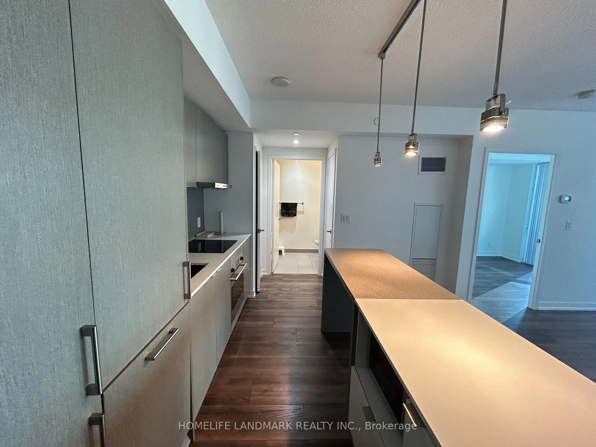 Photo 4 of Unit 2006, 100 Harbour Street, Toronto, Waterfront Communities — HOMEH