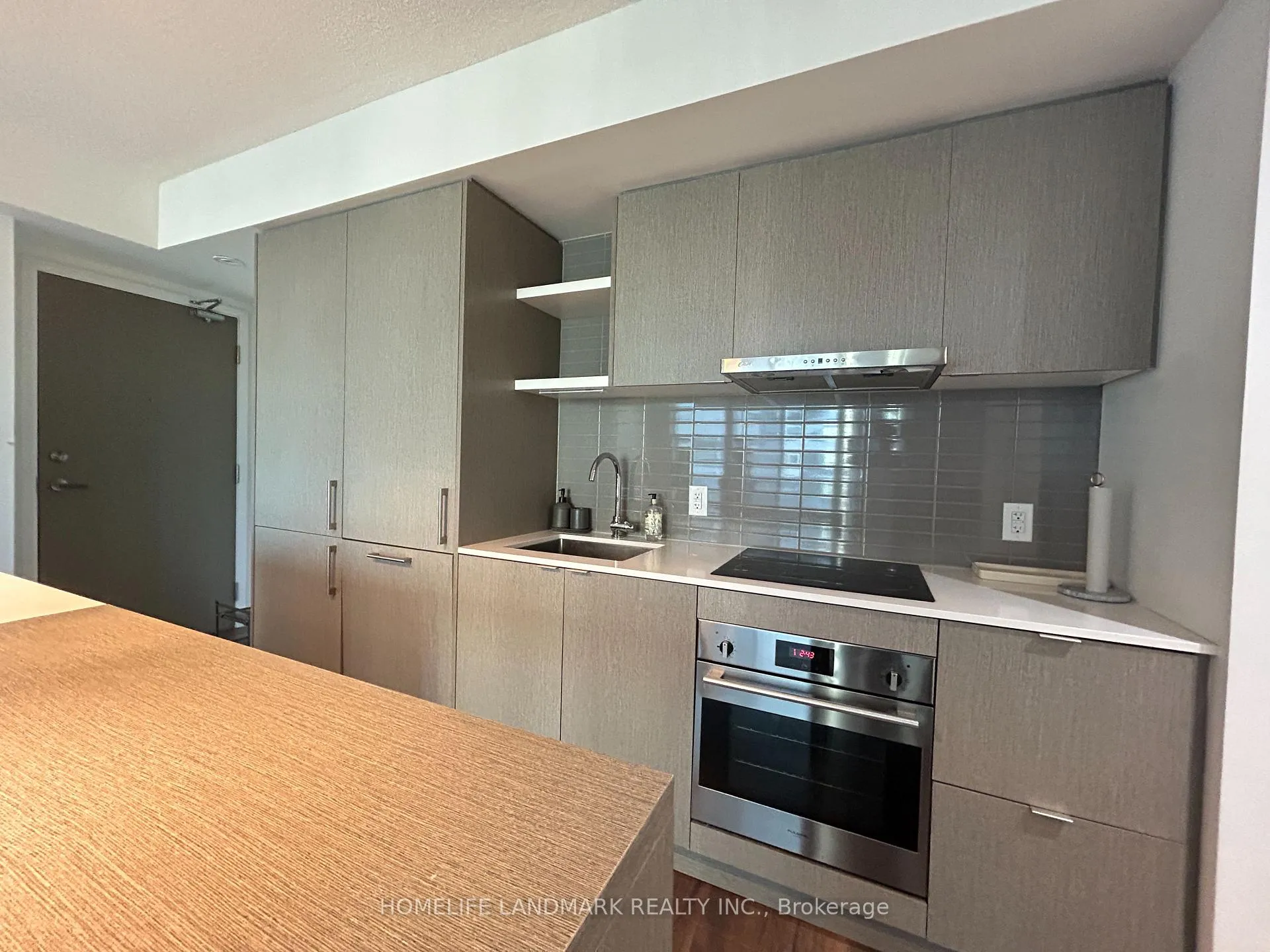 Photo 5 of Unit 2006, 100 Harbour Street, Toronto, Waterfront Communities — HOMEH