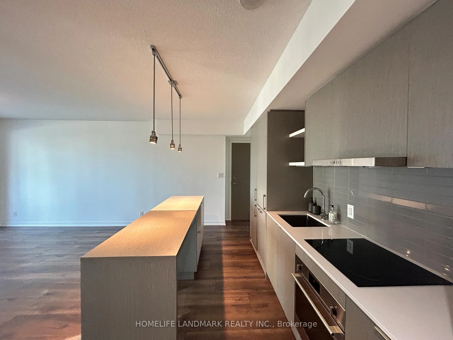 Photo 6 of Unit 2006, 100 Harbour Street, Toronto, Waterfront Communities — HOMEH