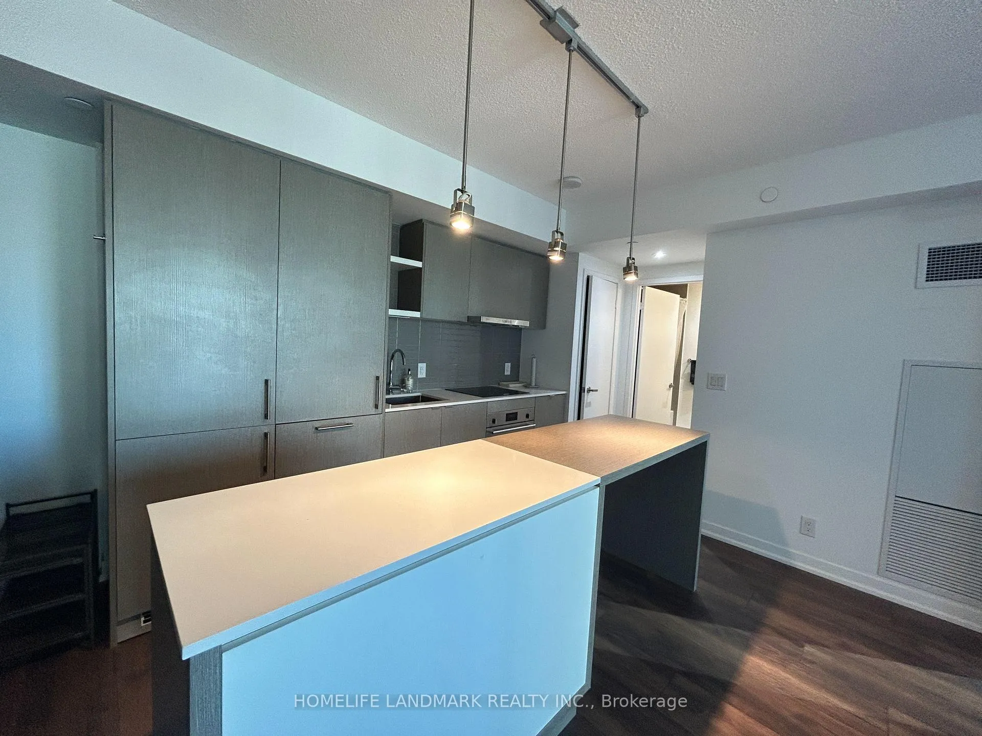 Photo 7 of Unit 2006, 100 Harbour Street, Toronto, Waterfront Communities — HOMEH