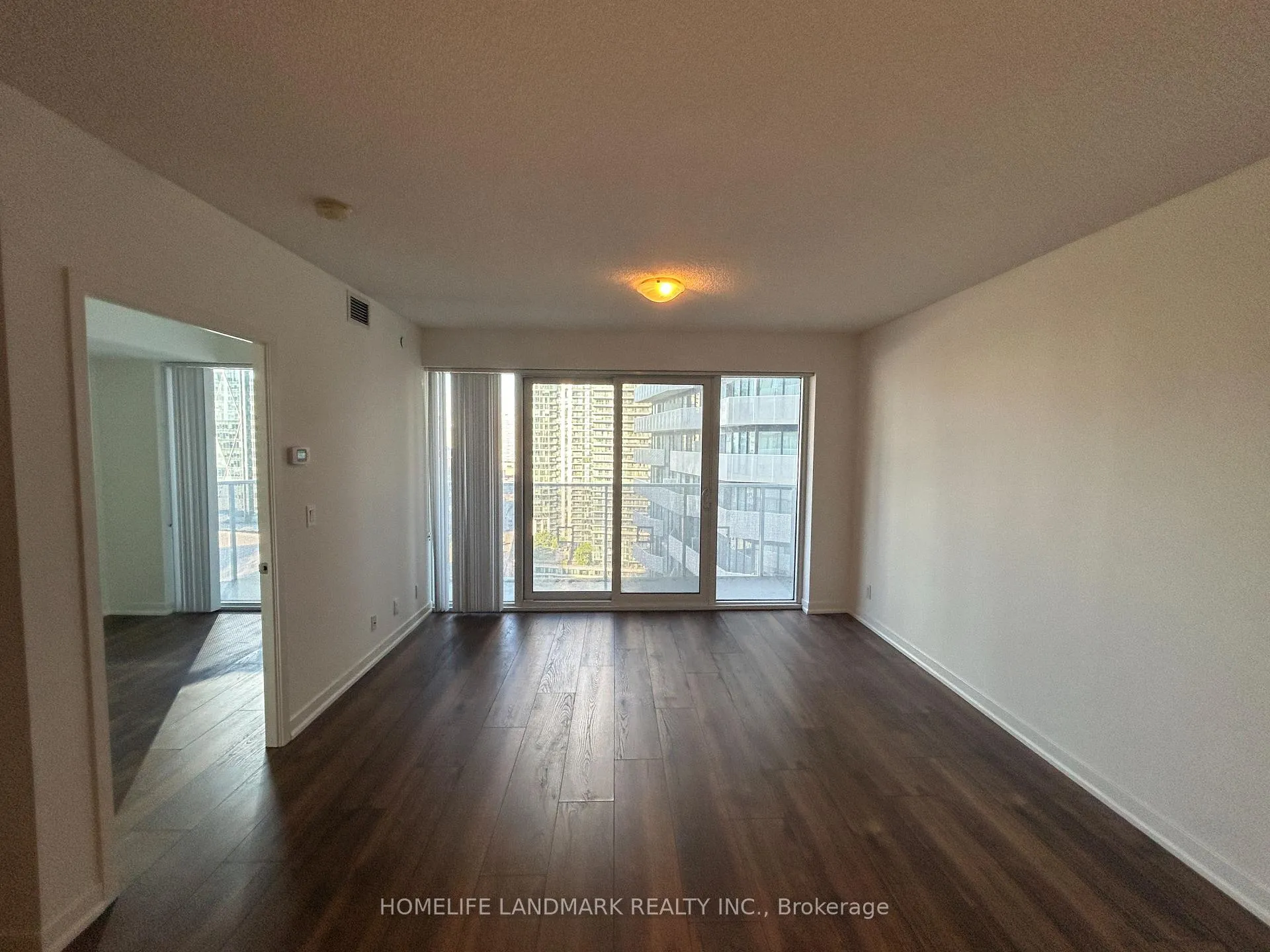 Photo 8 of Unit 2006, 100 Harbour Street, Toronto, Waterfront Communities — HOMEH