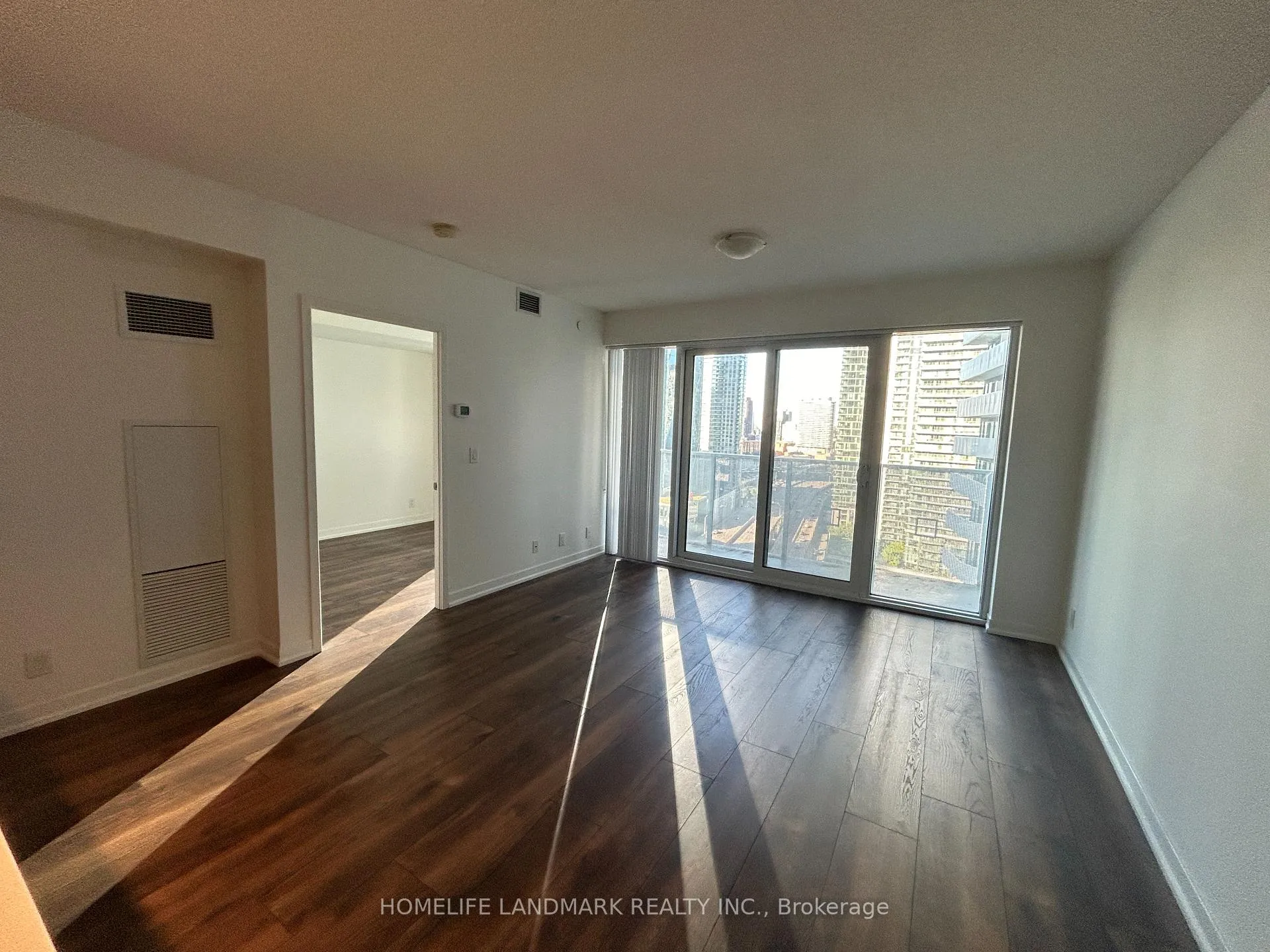 Photo 9 of Unit 2006, 100 Harbour Street, Toronto, Waterfront Communities — HOMEH