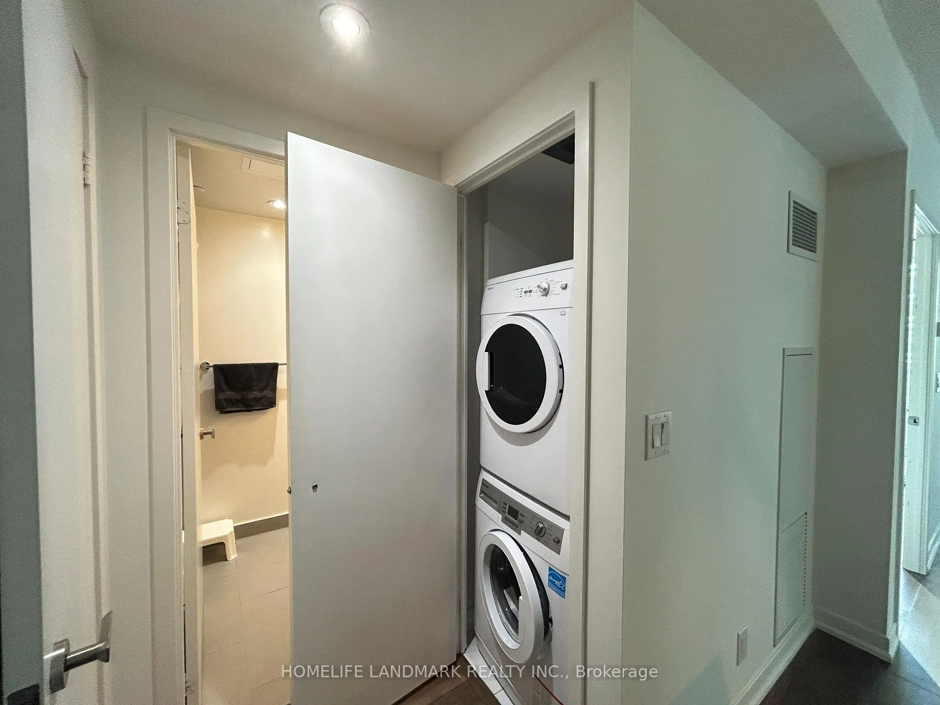 Photo 14 of Unit 2006, 100 Harbour Street, Toronto, Waterfront Communities — HOMEH