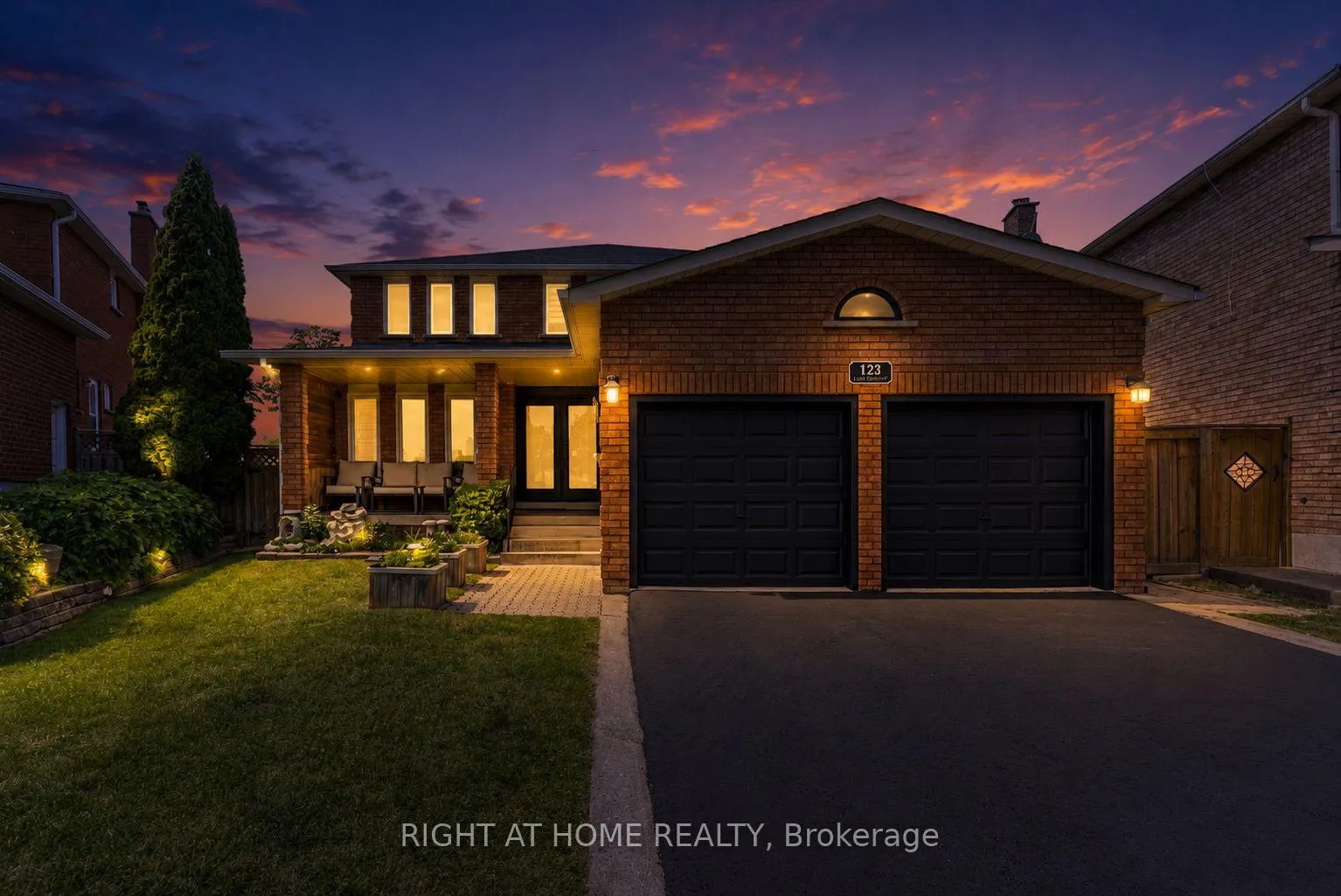 Photo 1 of 123 Lamp Crescent, Vaughan, West Woodbridge — HOMEH