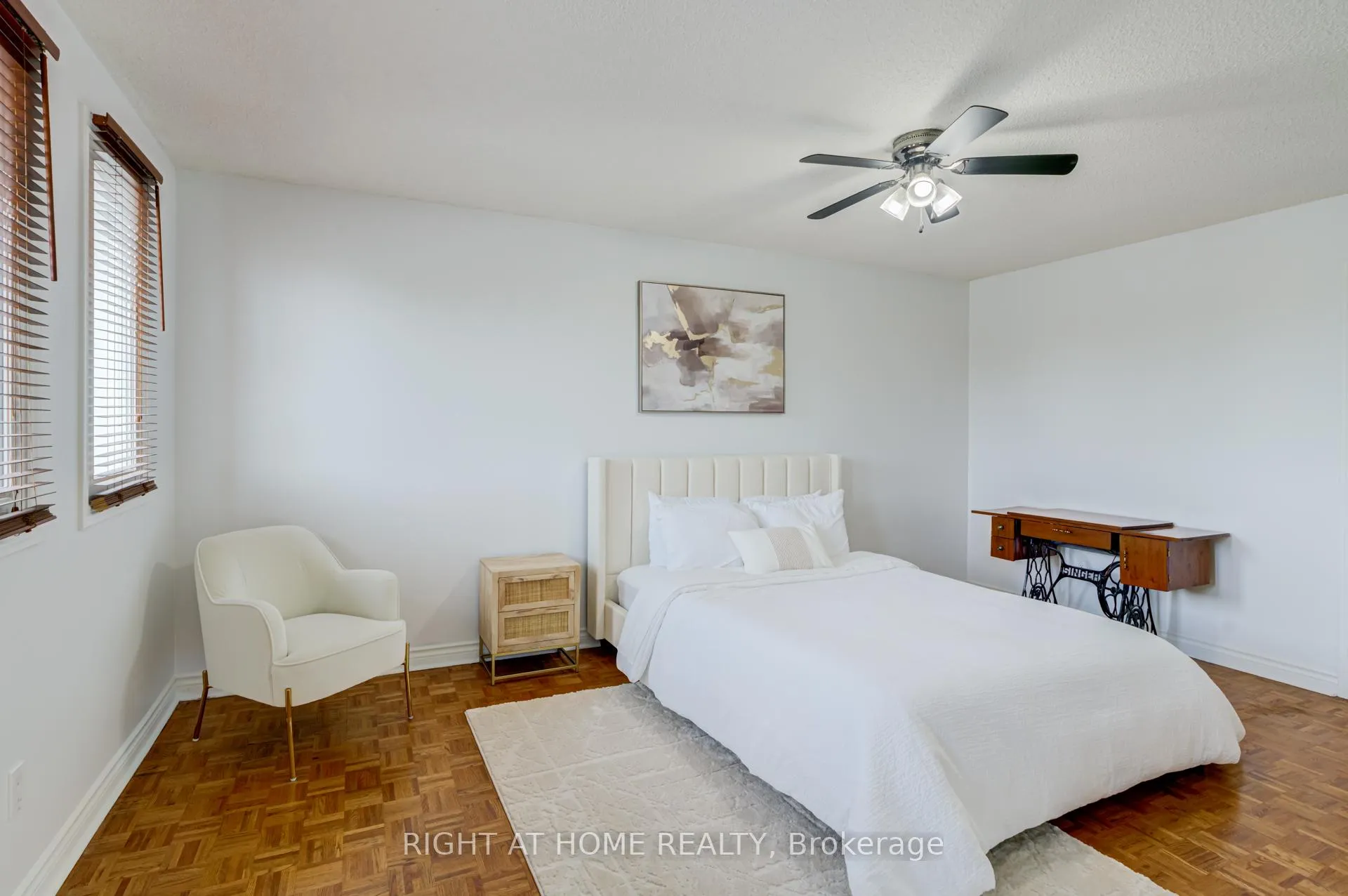 Photo 12 of 123 Lamp Crescent, Vaughan, West Woodbridge — HOMEH