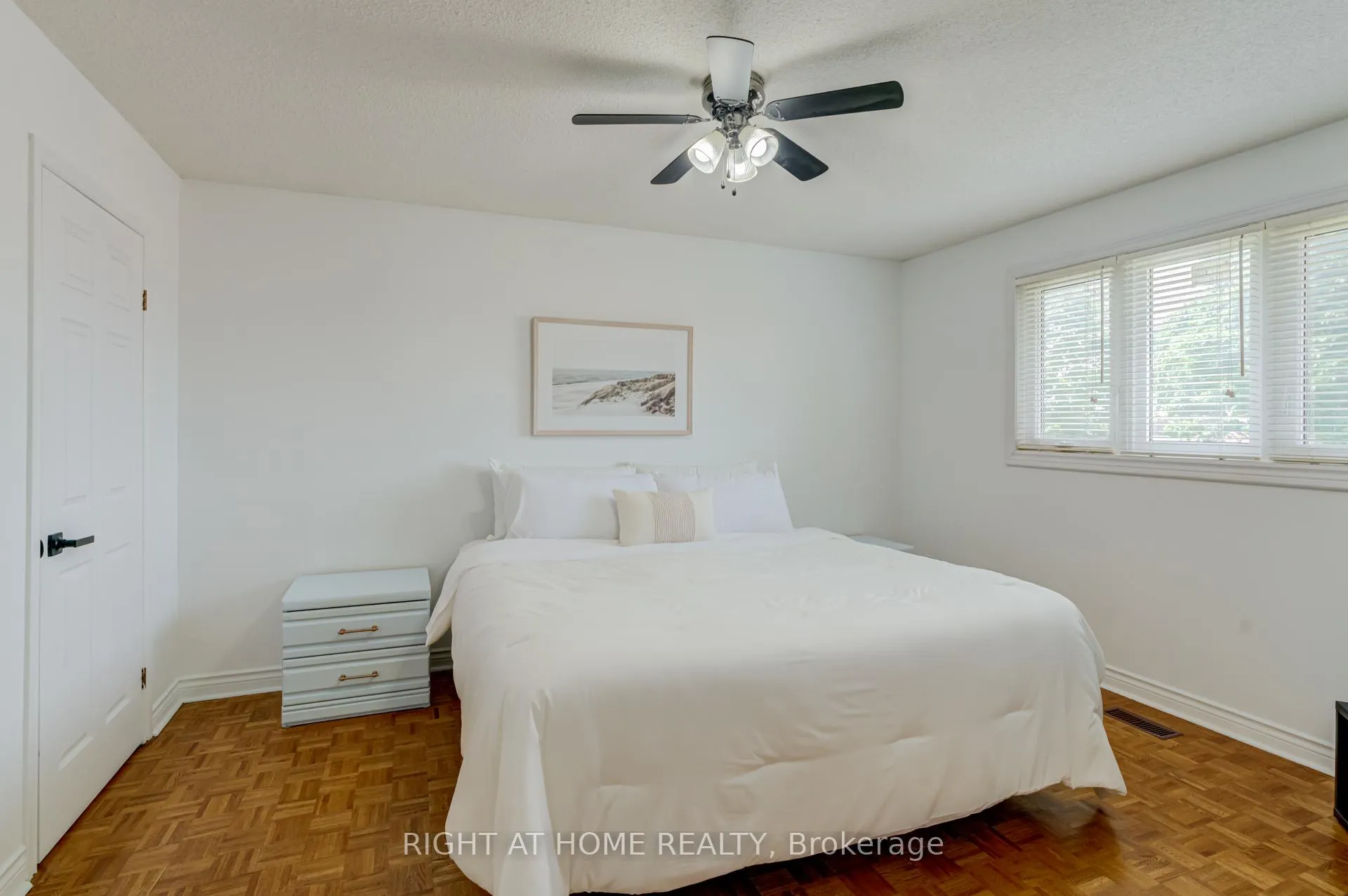 Photo 13 of 123 Lamp Crescent, Vaughan, West Woodbridge — HOMEH
