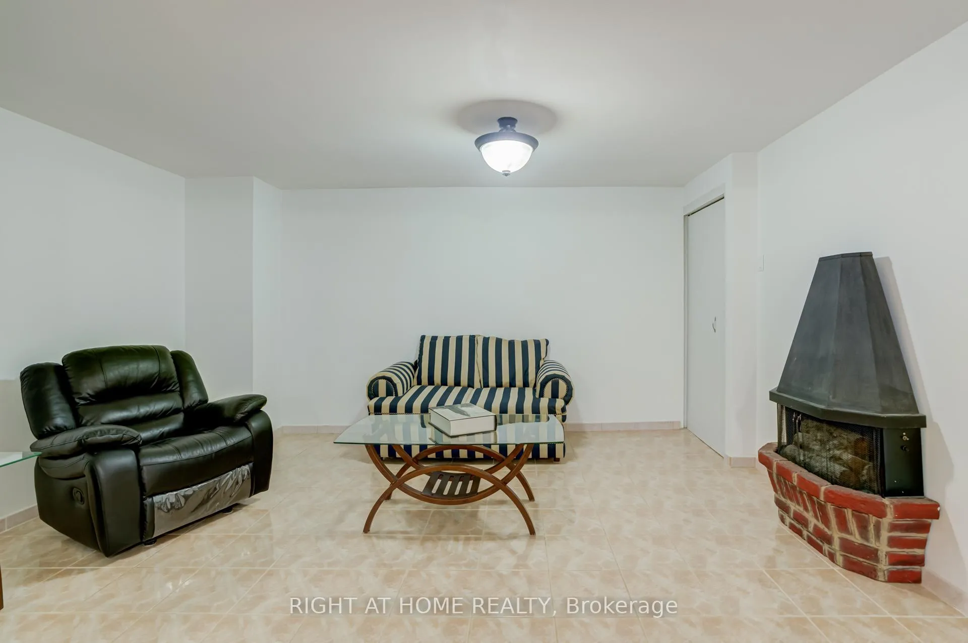 Photo 19 of 123 Lamp Crescent, Vaughan, West Woodbridge — HOMEH