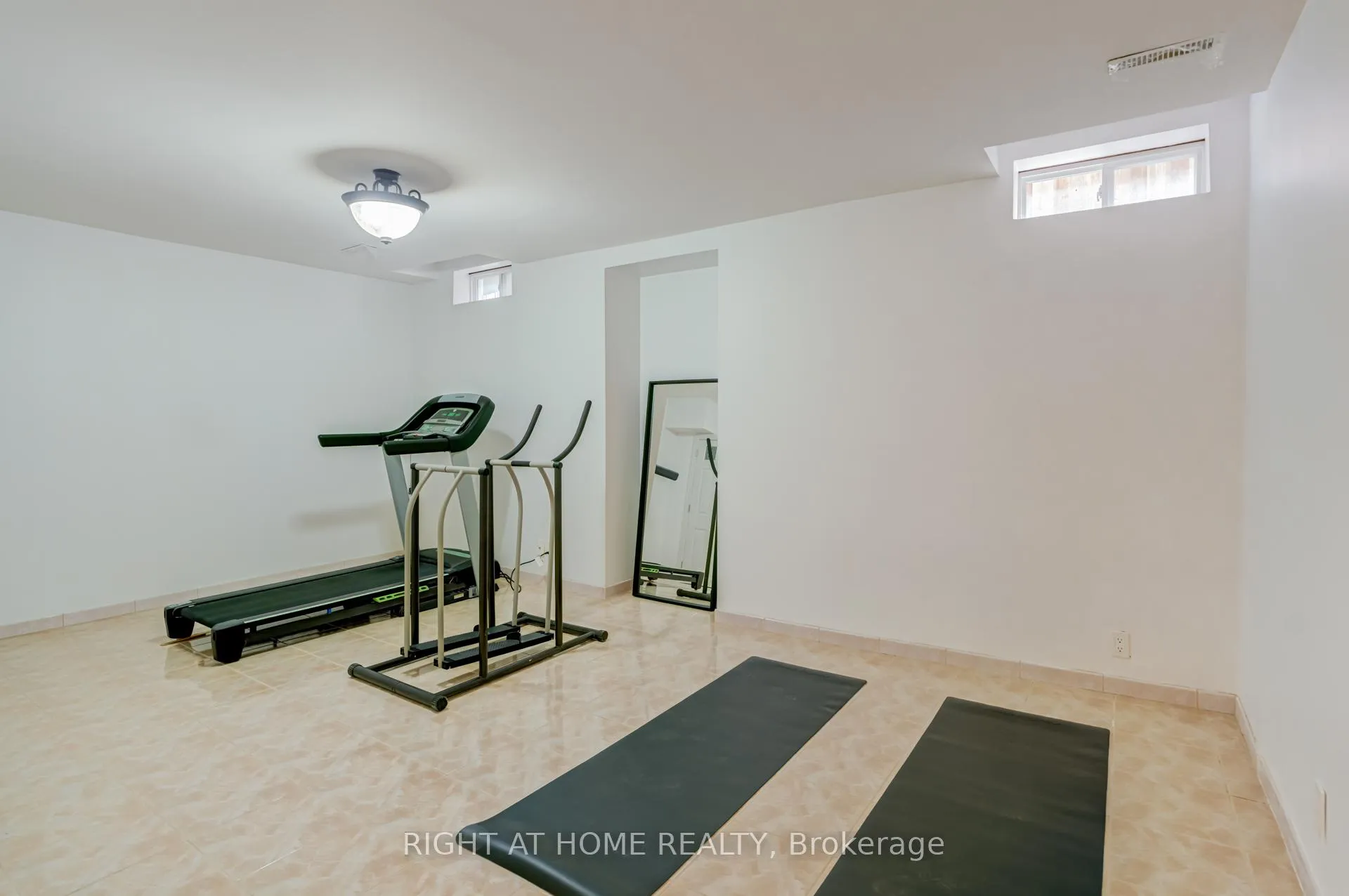 Photo 21 of 123 Lamp Crescent, Vaughan, West Woodbridge — HOMEH