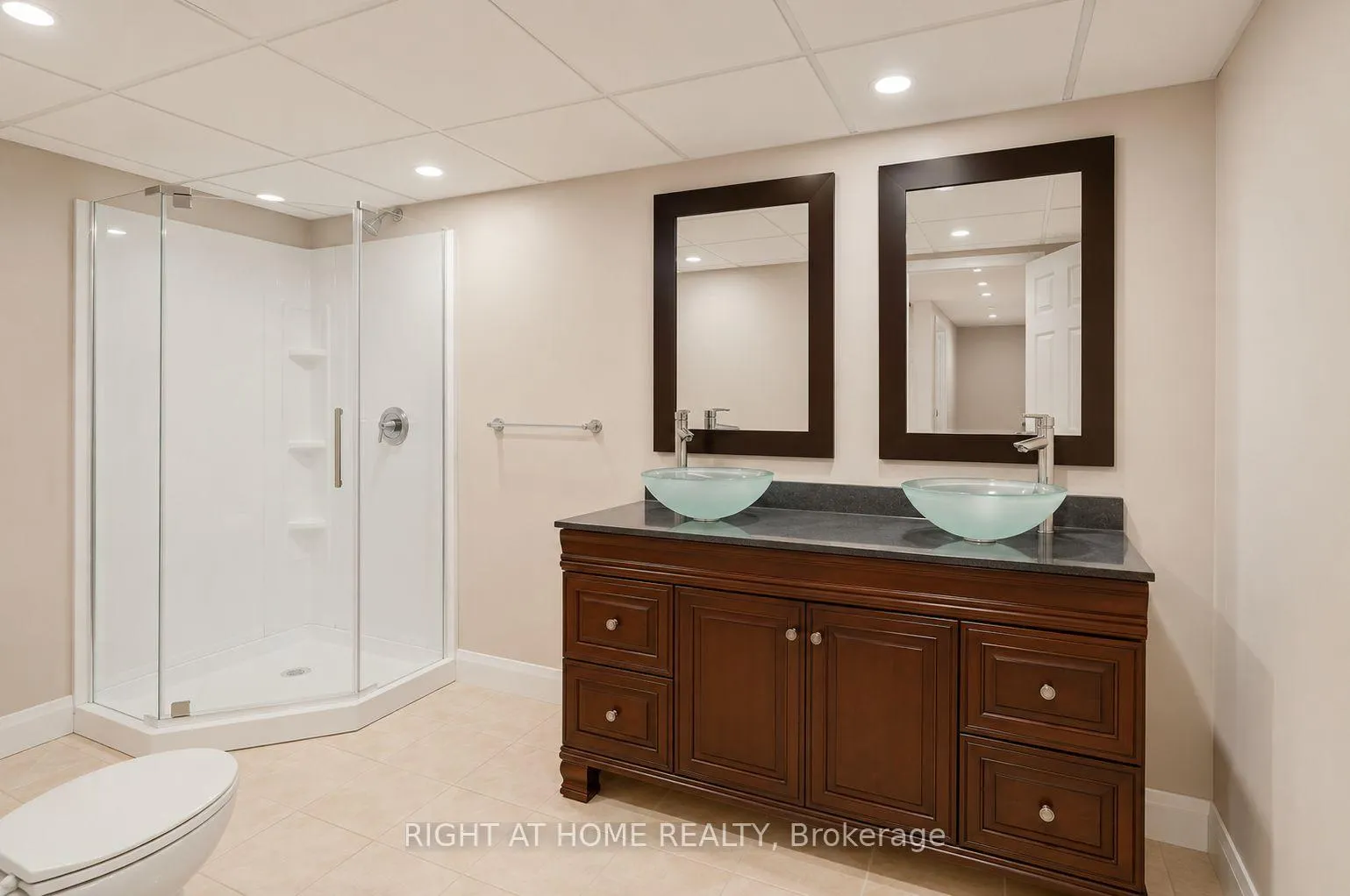 Photo 22 of 123 Lamp Crescent, Vaughan, West Woodbridge — HOMEH