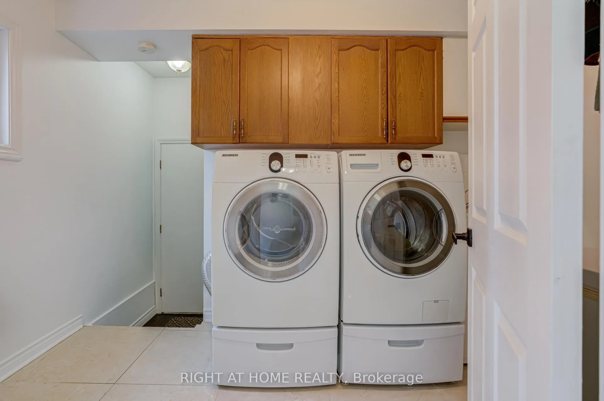 Photo 23 of 123 Lamp Crescent, Vaughan, West Woodbridge — HOMEH