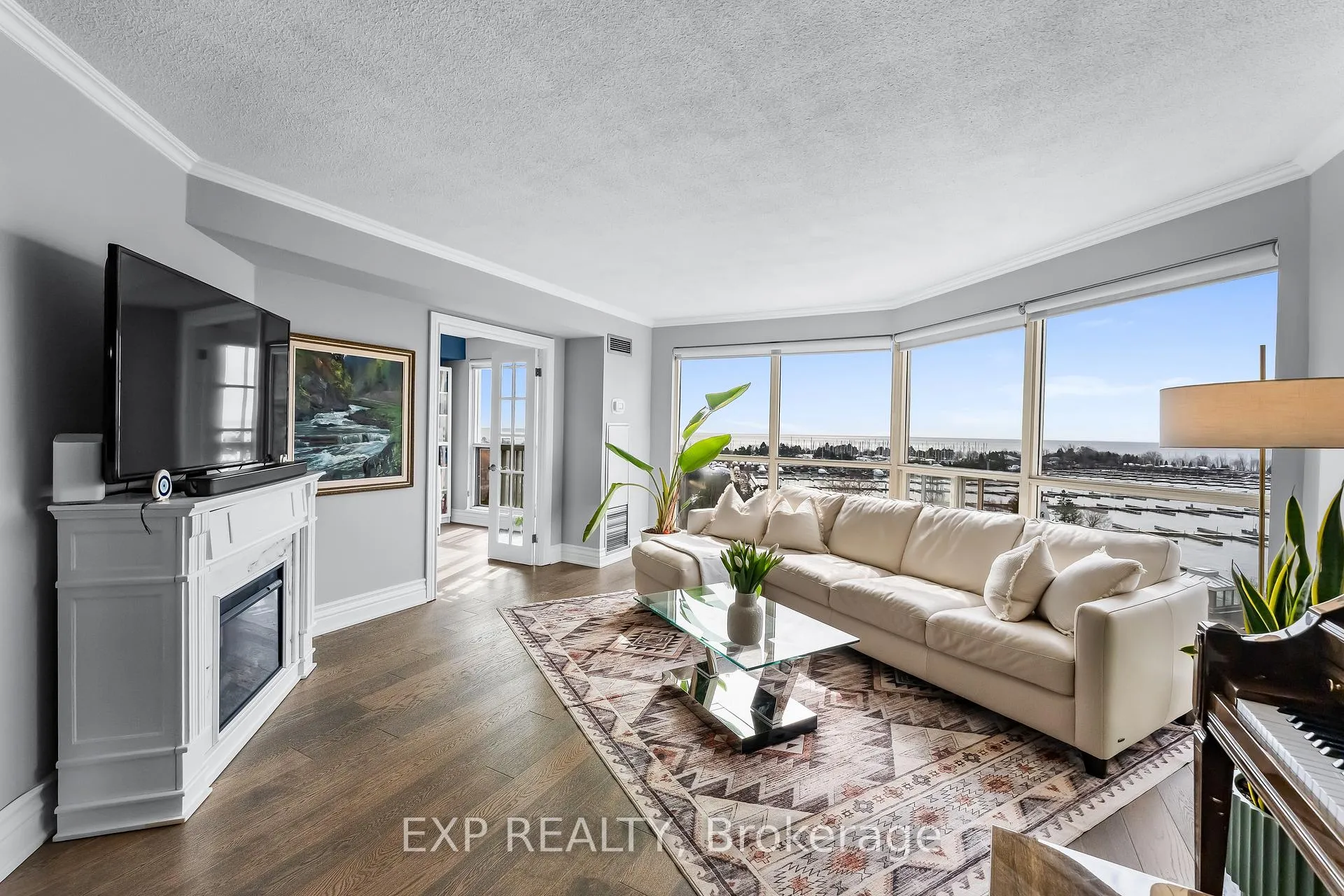 Front of Unit 918, 2261 Lake Shore Boulevard W