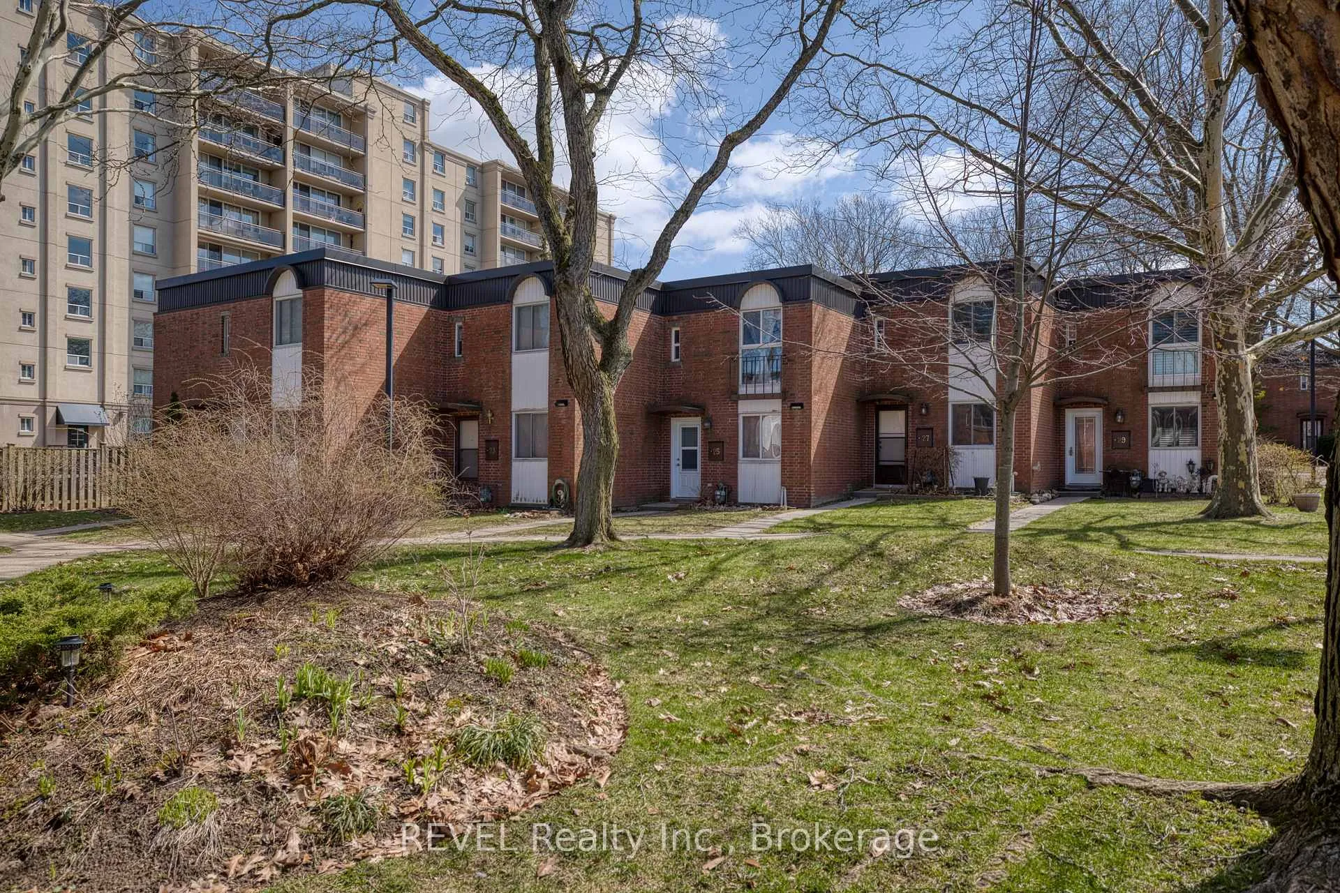 Photo 2 of Unit 25, 6476 Huggins Street, Niagara Falls, Stamford — HOMEH