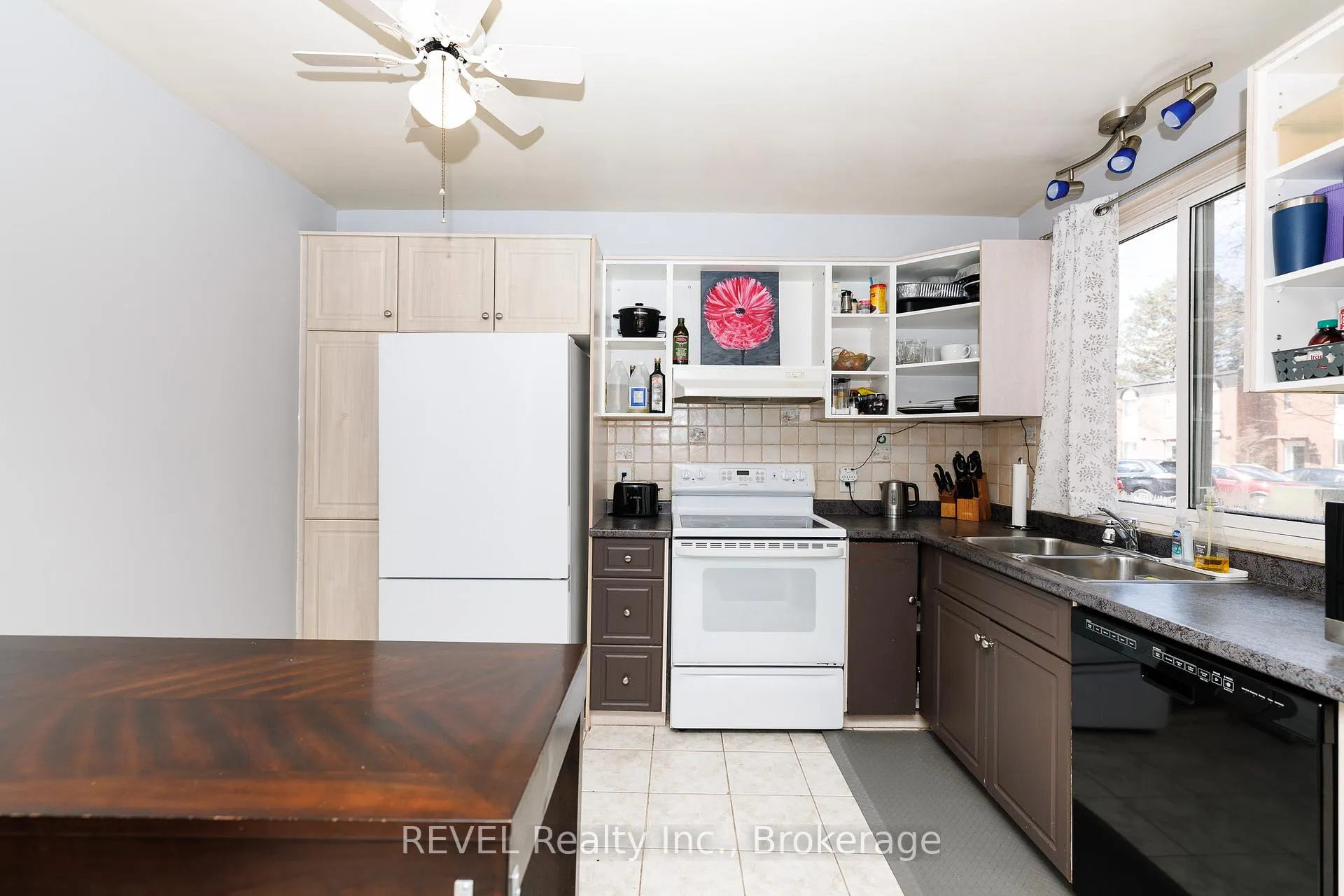 Photo 4 of Unit 25, 6476 Huggins Street, Niagara Falls, Stamford — HOMEH