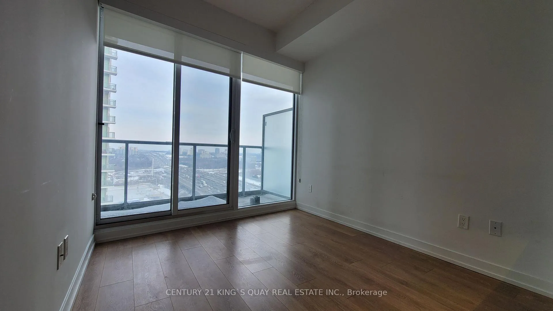 Photo 4 of Unit 1708, 115 McMahon Drive, North York, Bayview Village — HOMEH