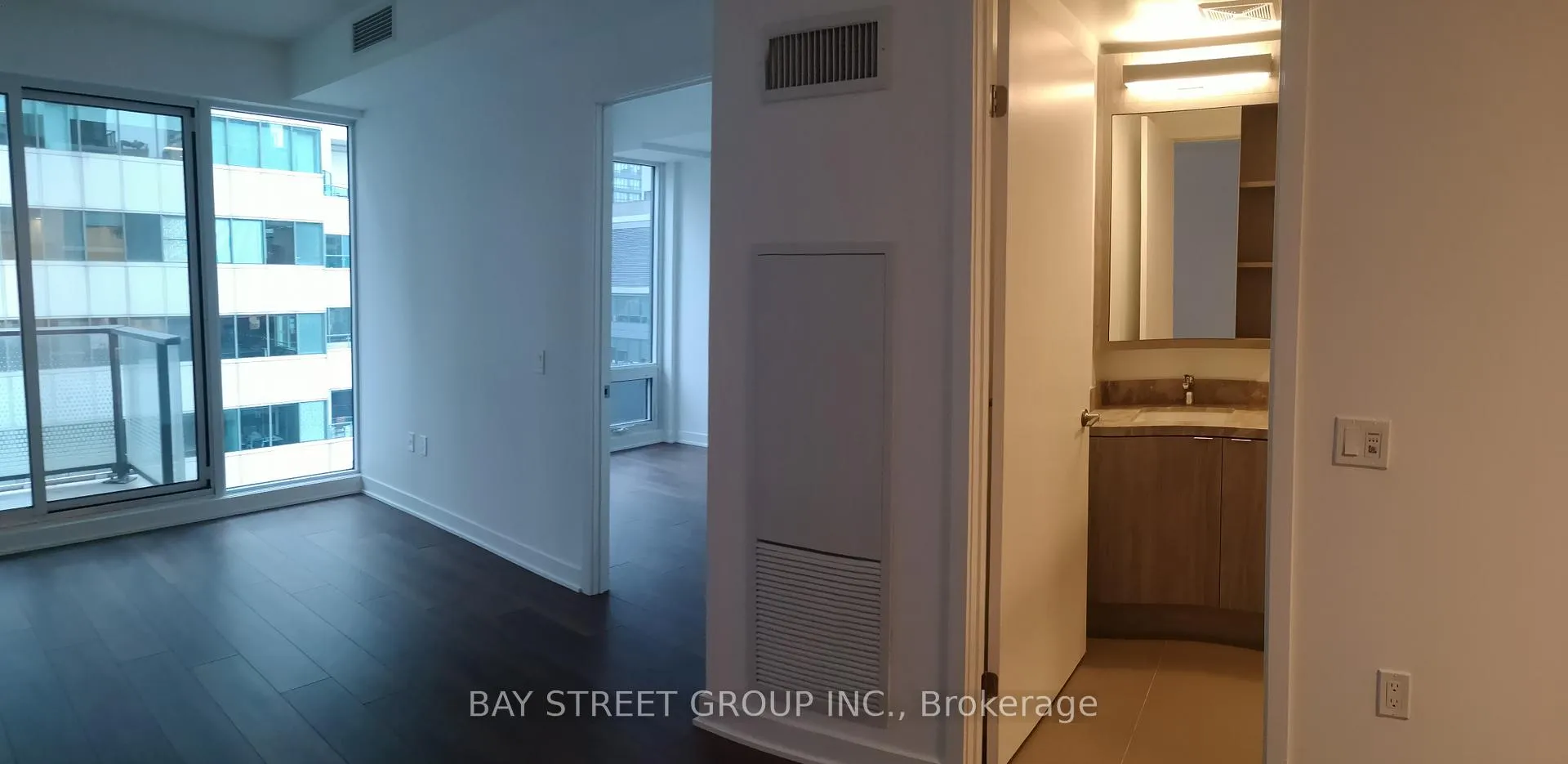 Photo 2 of Unit 903, 125 Blue Jays Way, Toronto, Waterfront Communities — HOMEH
