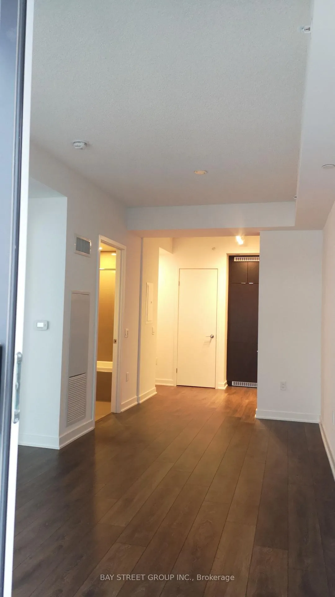 Photo 4 of Unit 903, 125 Blue Jays Way, Toronto, Waterfront Communities — HOMEH