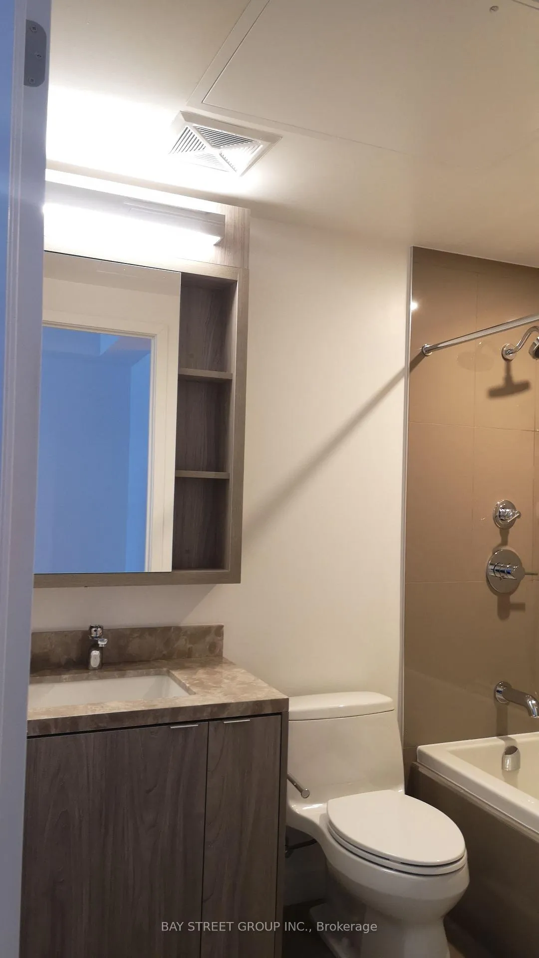 Photo 5 of Unit 903, 125 Blue Jays Way, Toronto, Waterfront Communities — HOMEH