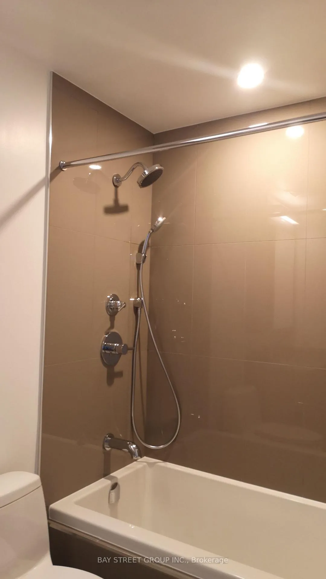 Photo 6 of Unit 903, 125 Blue Jays Way, Toronto, Waterfront Communities — HOMEH