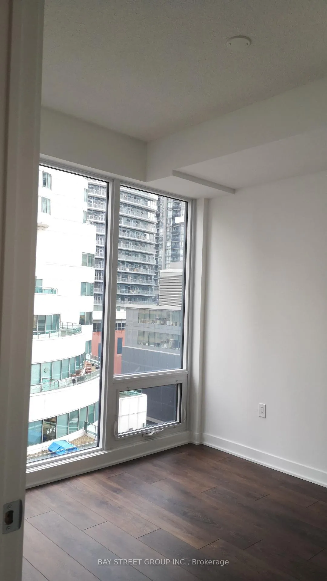 Photo 7 of Unit 903, 125 Blue Jays Way, Toronto, Waterfront Communities — HOMEH