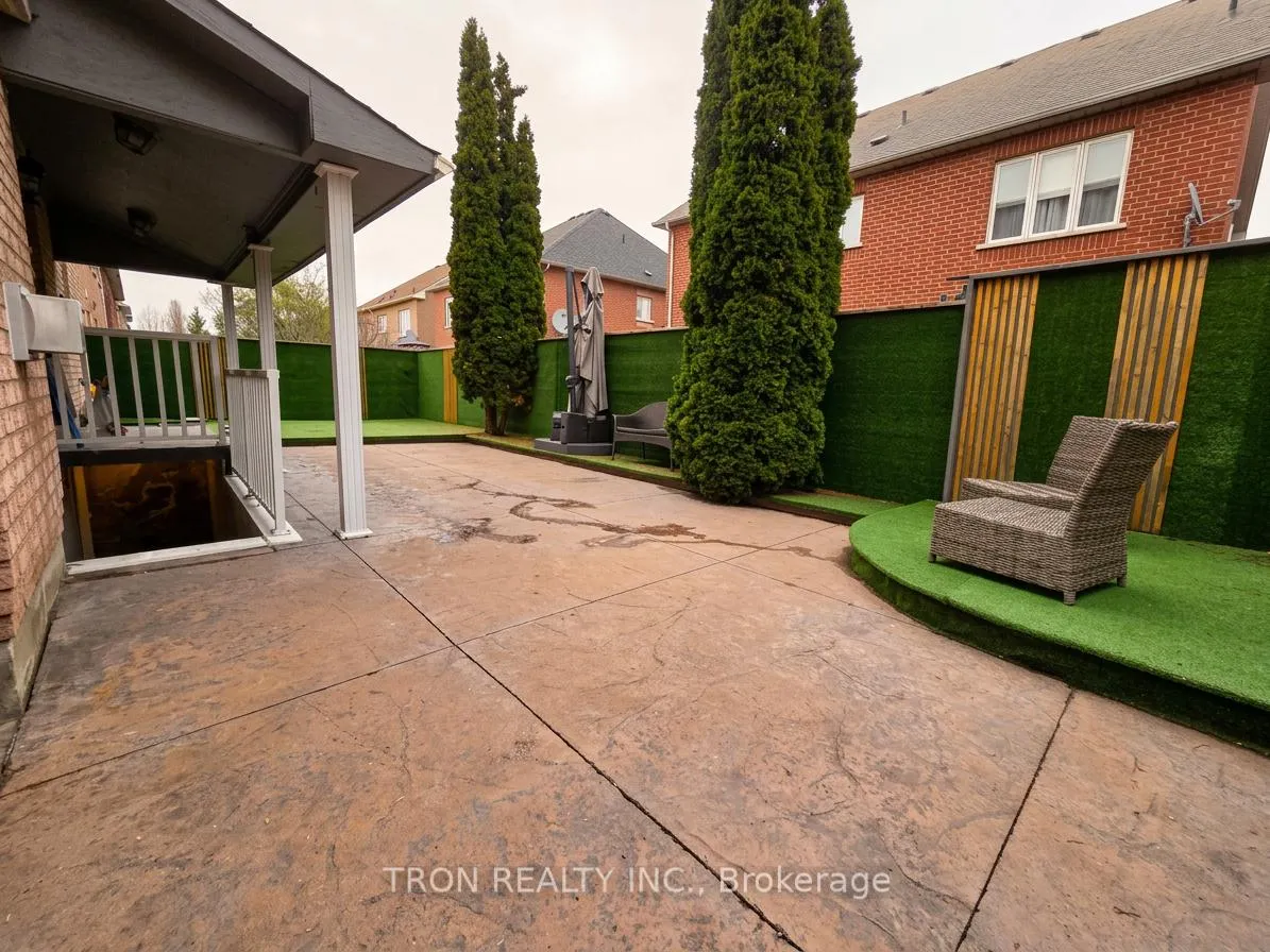 Photo 2 of 32 Arundel Drive, Vaughan, Vellore Village — HOMEH