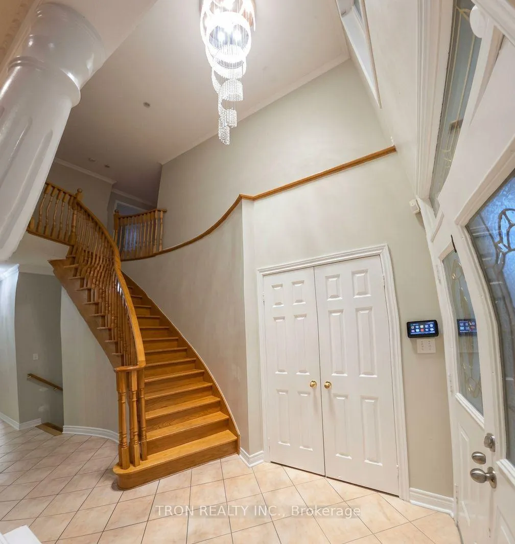 Photo 3 of 32 Arundel Drive, Vaughan, Vellore Village — HOMEH