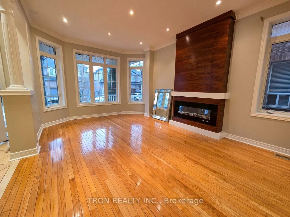 Photo 4 of 32 Arundel Drive, Vaughan, Vellore Village — HOMEH