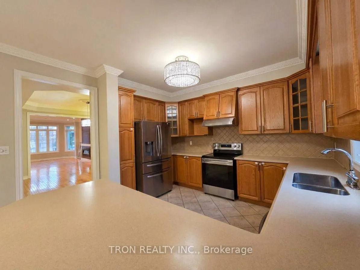 Photo 10 of 32 Arundel Drive, Vaughan, Vellore Village — HOMEH