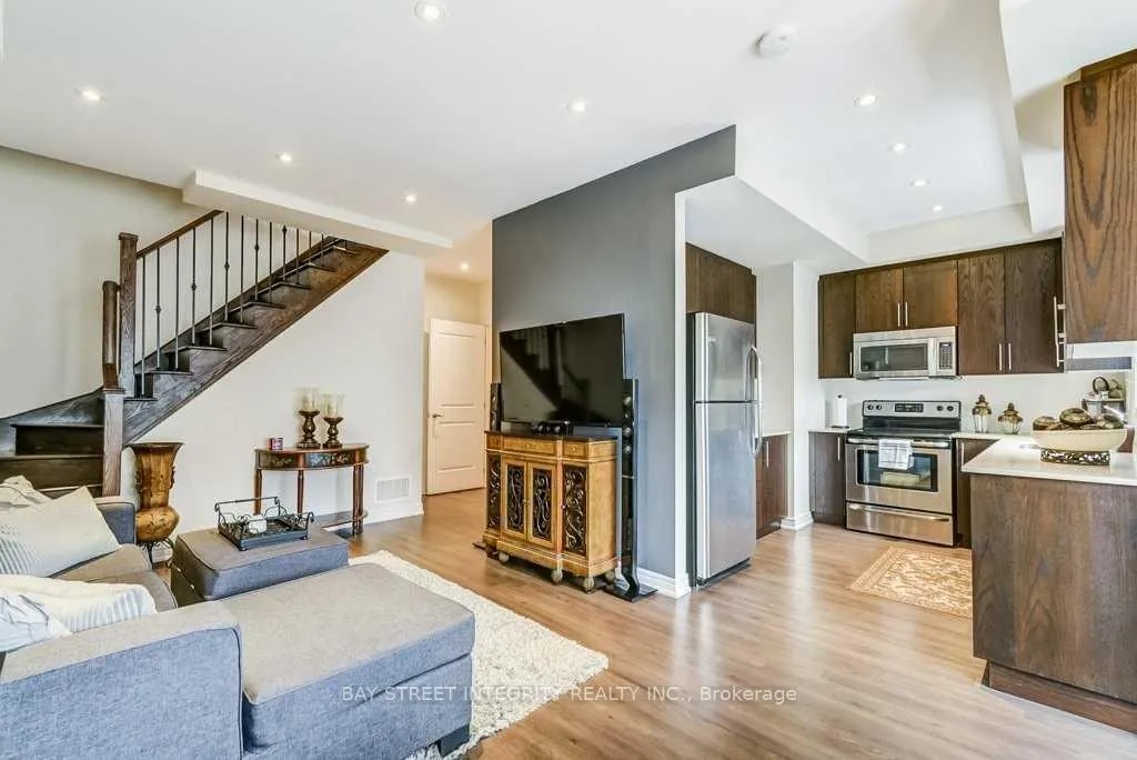 Photo 5 of Unit 15, 9601 Jane Street, Vaughan, Maple — HOMEH