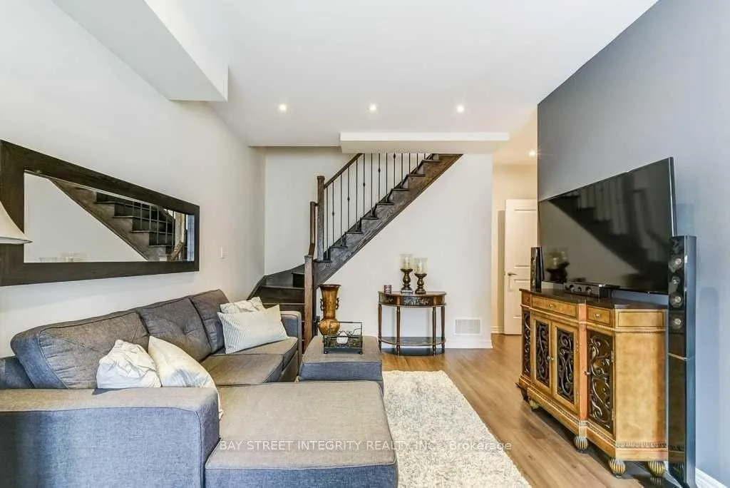 Photo 6 of Unit 15, 9601 Jane Street, Vaughan, Maple — HOMEH
