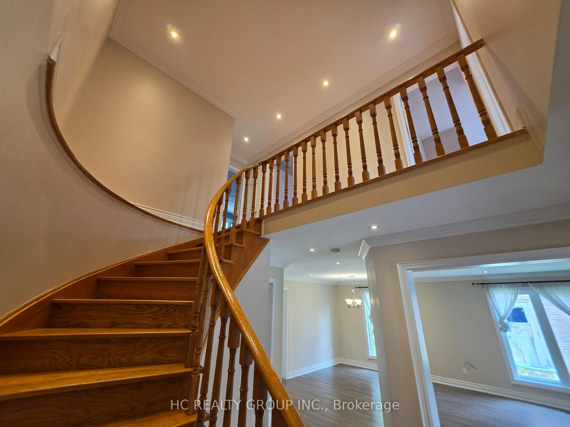 Photo 10 of 40 Stargell Crescent, Markham, Raymerville — HOMEH