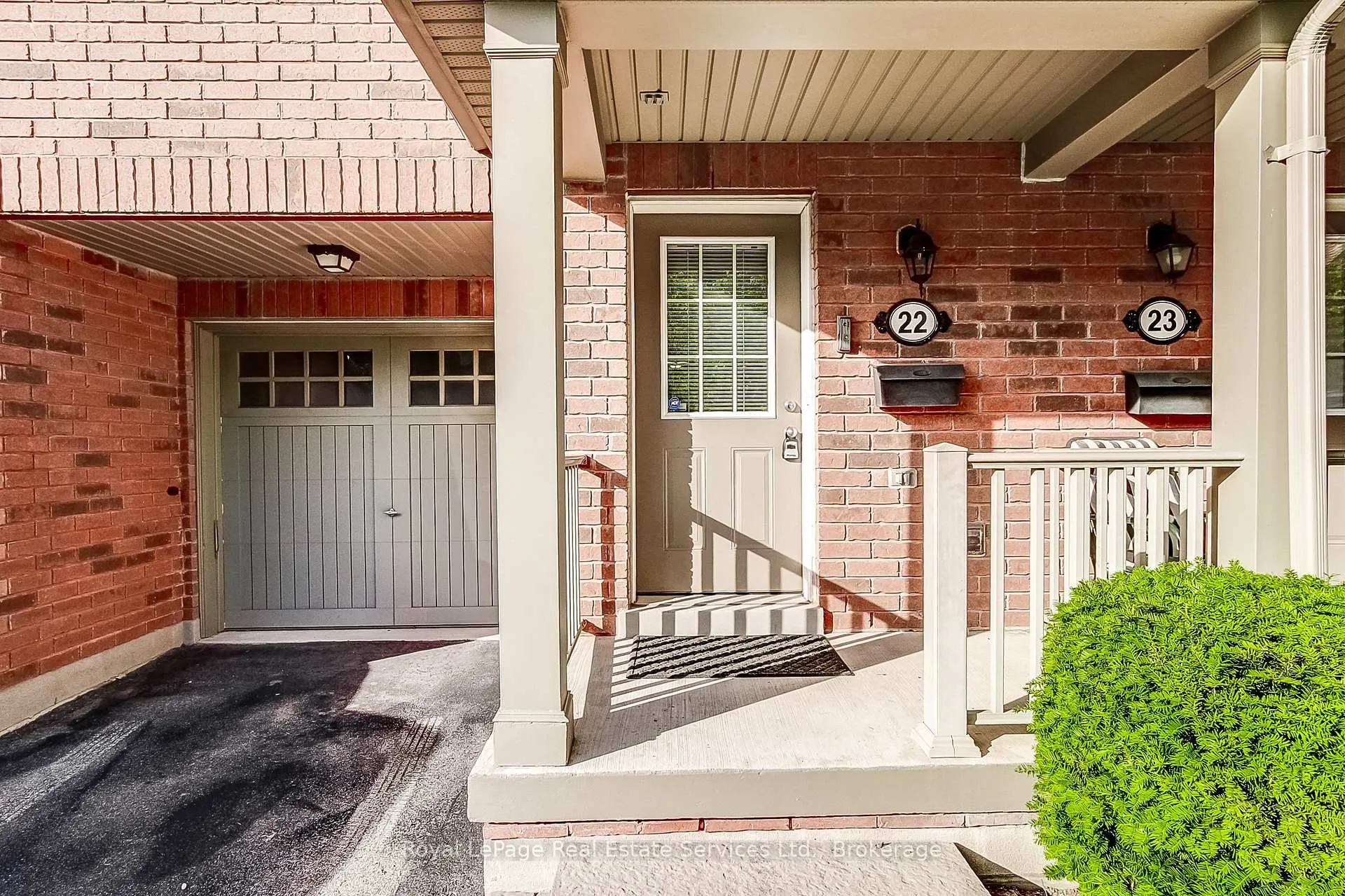 Photo 3 of Unit 22, 233 Duskywing Way, Oakville, Bronte — HOMEH