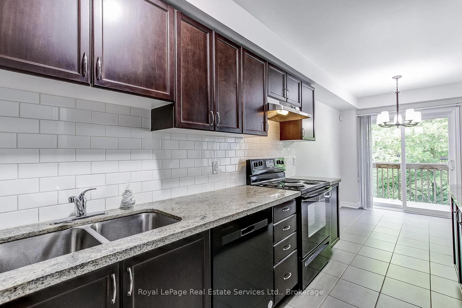 Photo 16 of Unit 22, 233 Duskywing Way, Oakville, Bronte — HOMEH