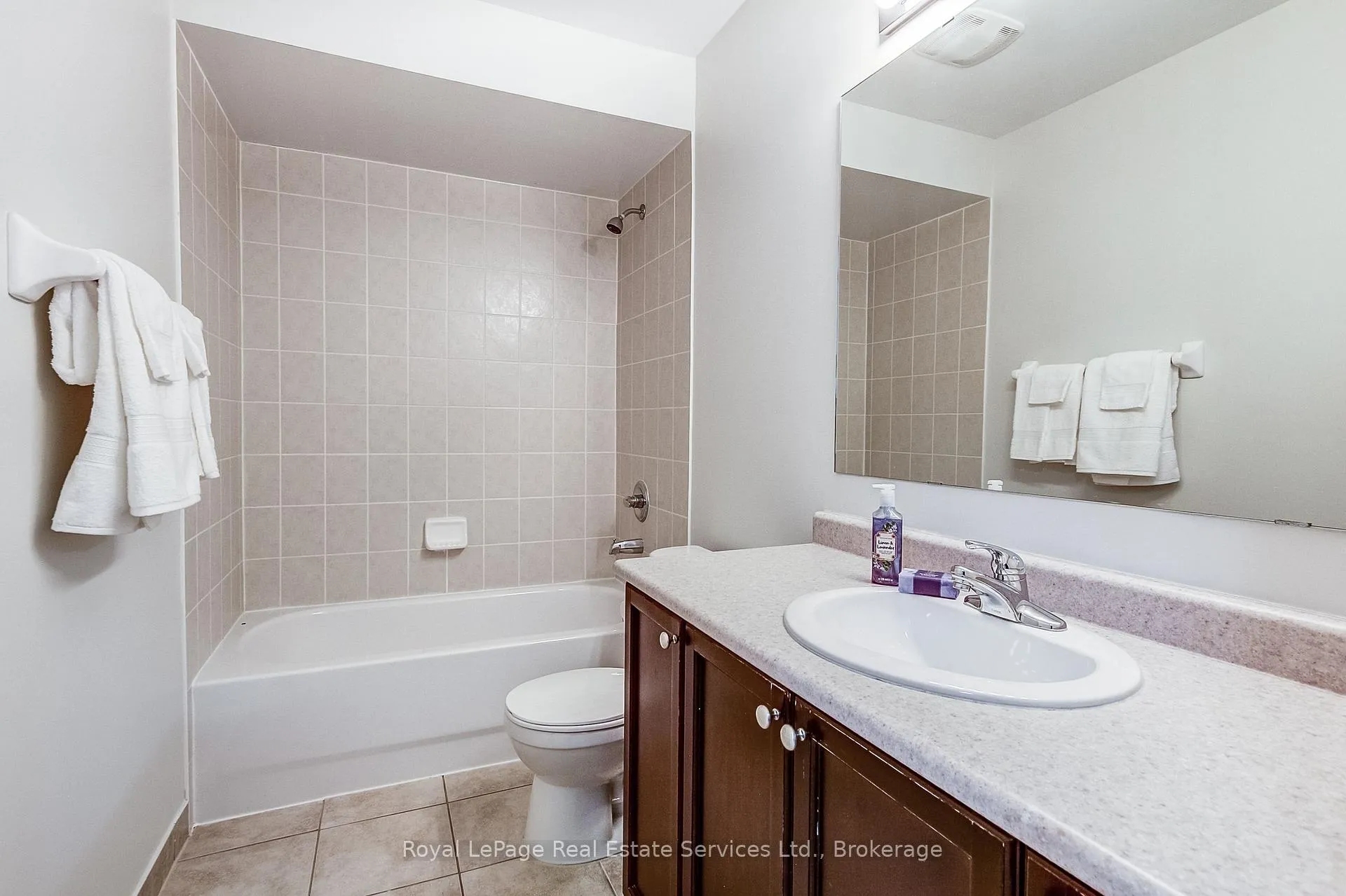 Photo 33 of Unit 22, 233 Duskywing Way, Oakville, Bronte — HOMEH