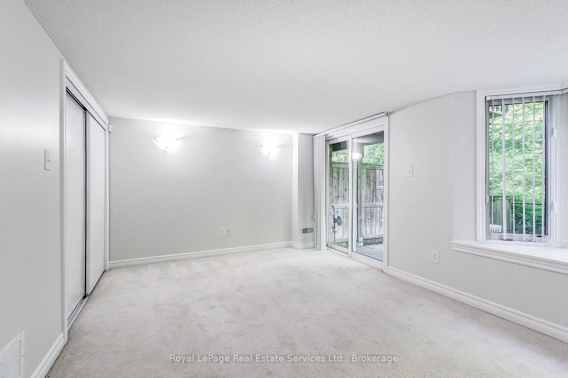 Photo 38 of Unit 22, 233 Duskywing Way, Oakville, Bronte — HOMEH