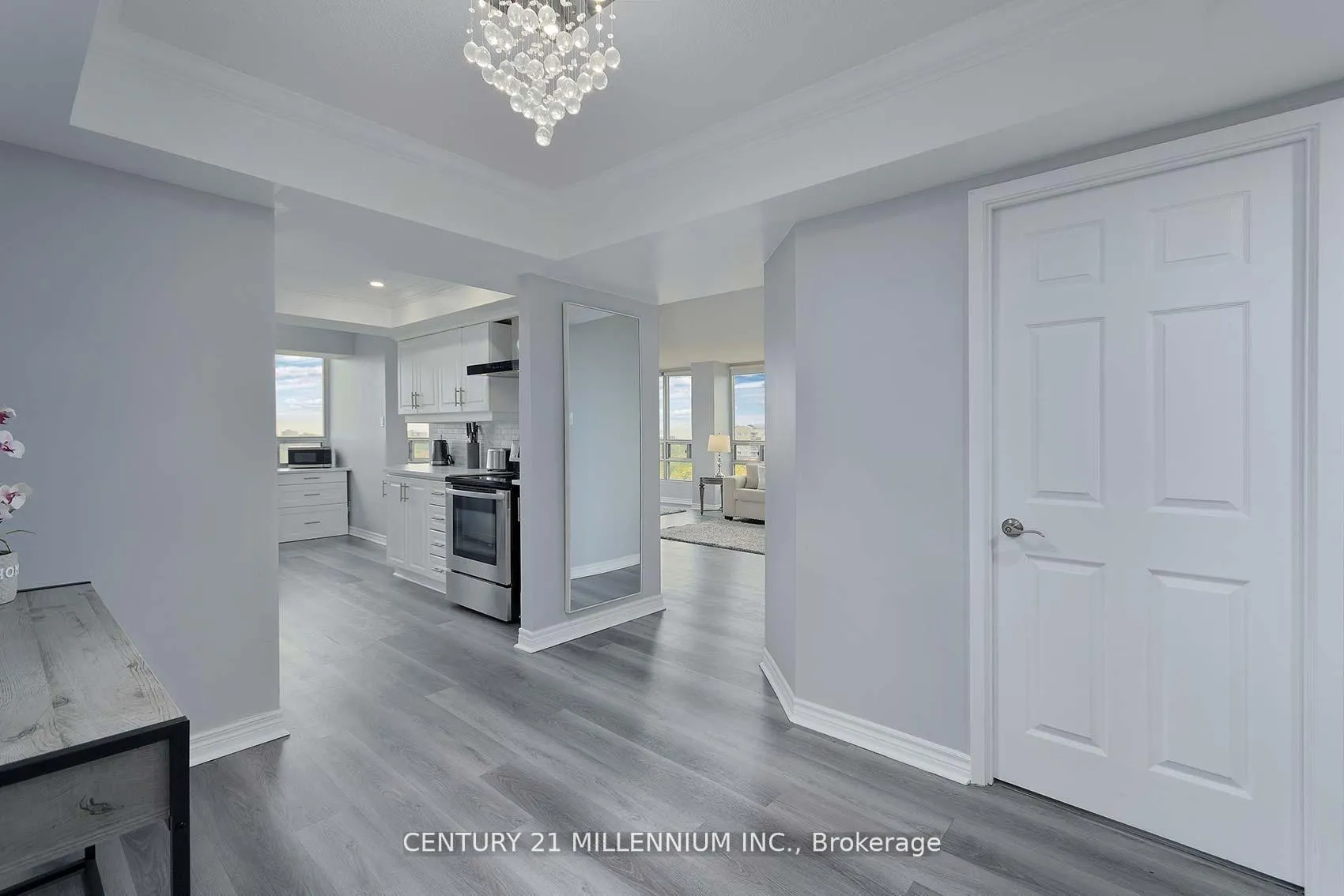 Photo 4 of Unit 703, 330 Mill Street S, Brampton, Brampton South — HOMEH