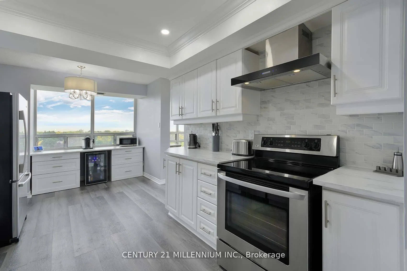 Photo 10 of Unit 703, 330 Mill Street S, Brampton, Brampton South — HOMEH