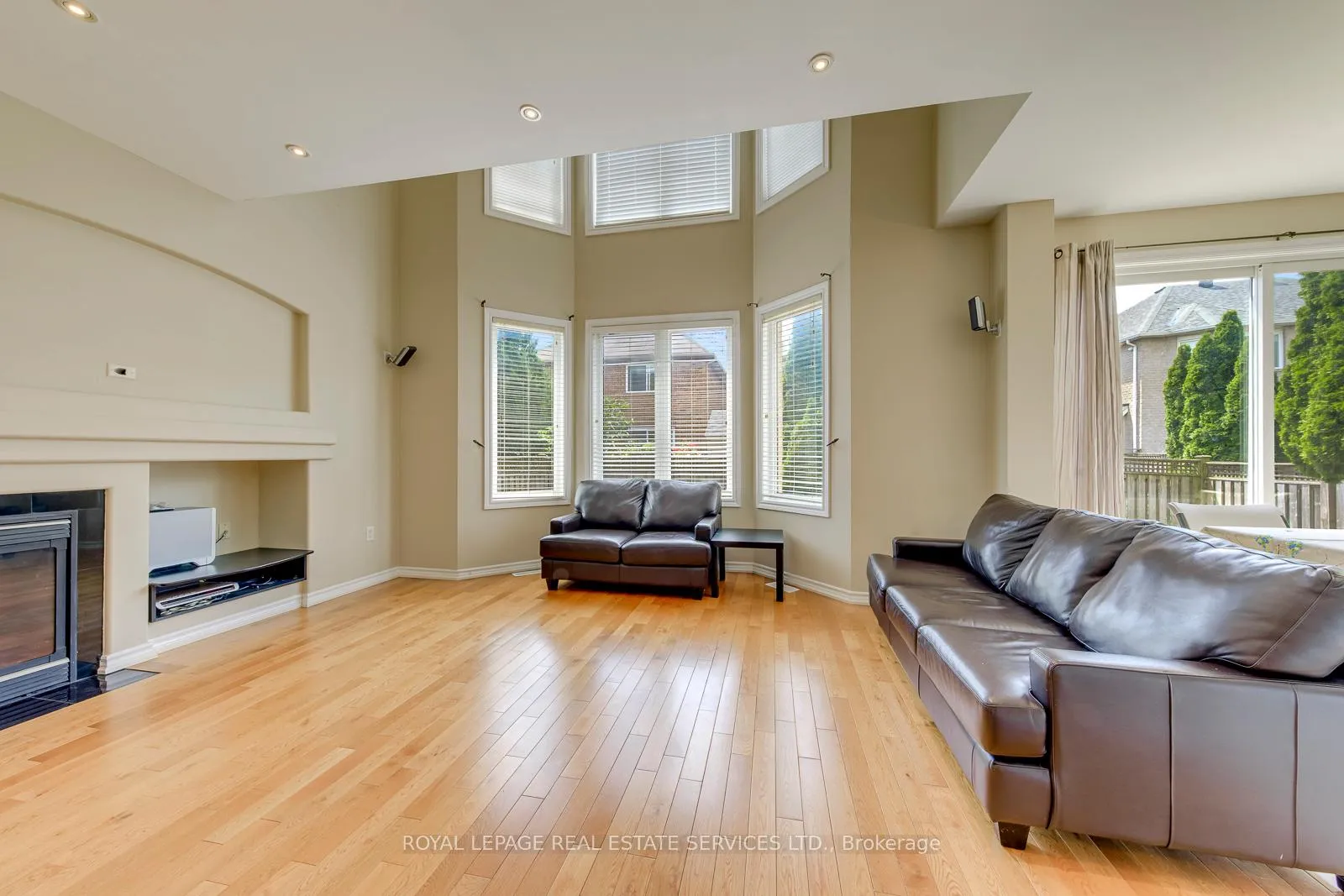 Photo 10 of 9 Barnstone Drive, Markham, Wismer — HOMEH