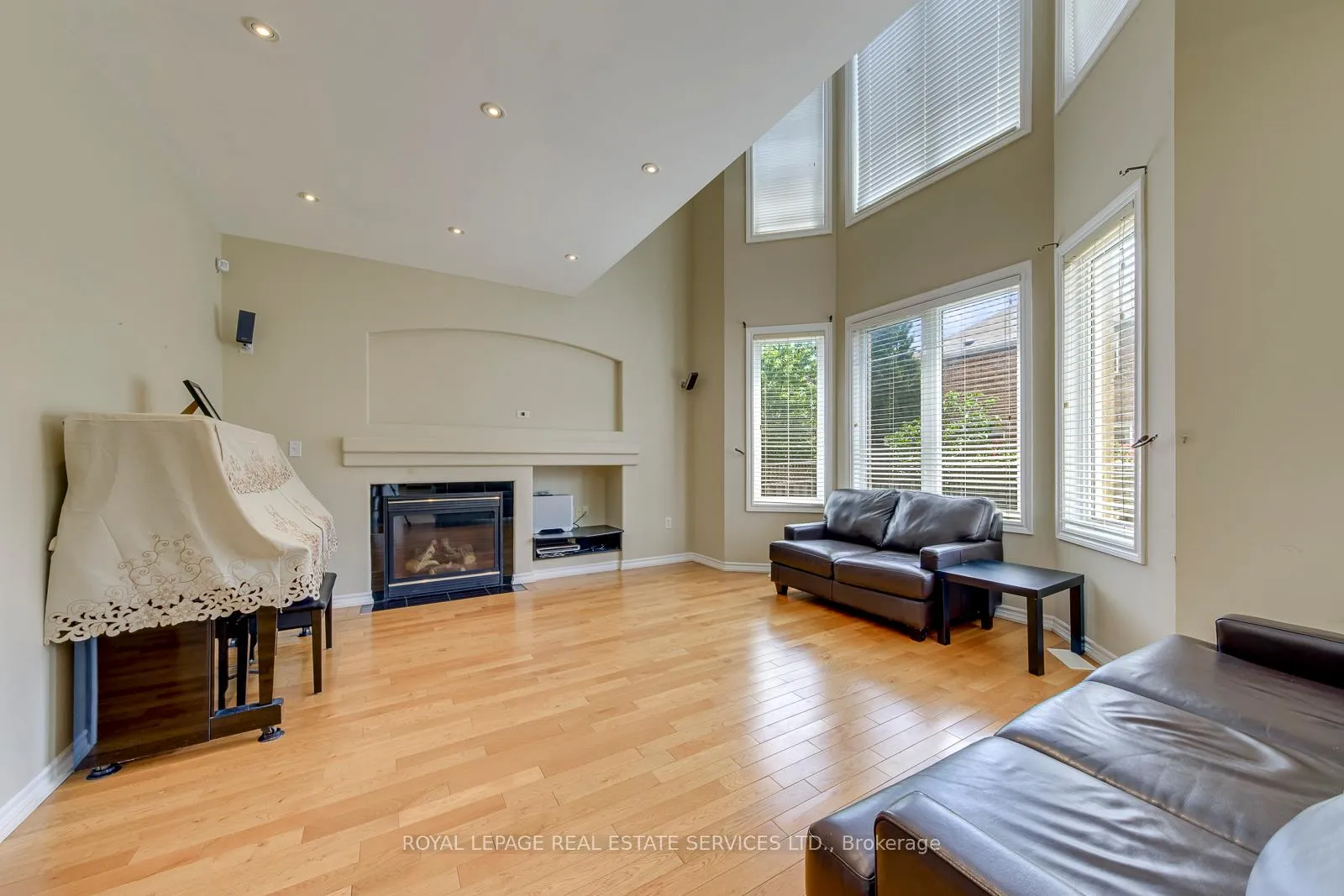 Photo 11 of 9 Barnstone Drive, Markham, Wismer — HOMEH