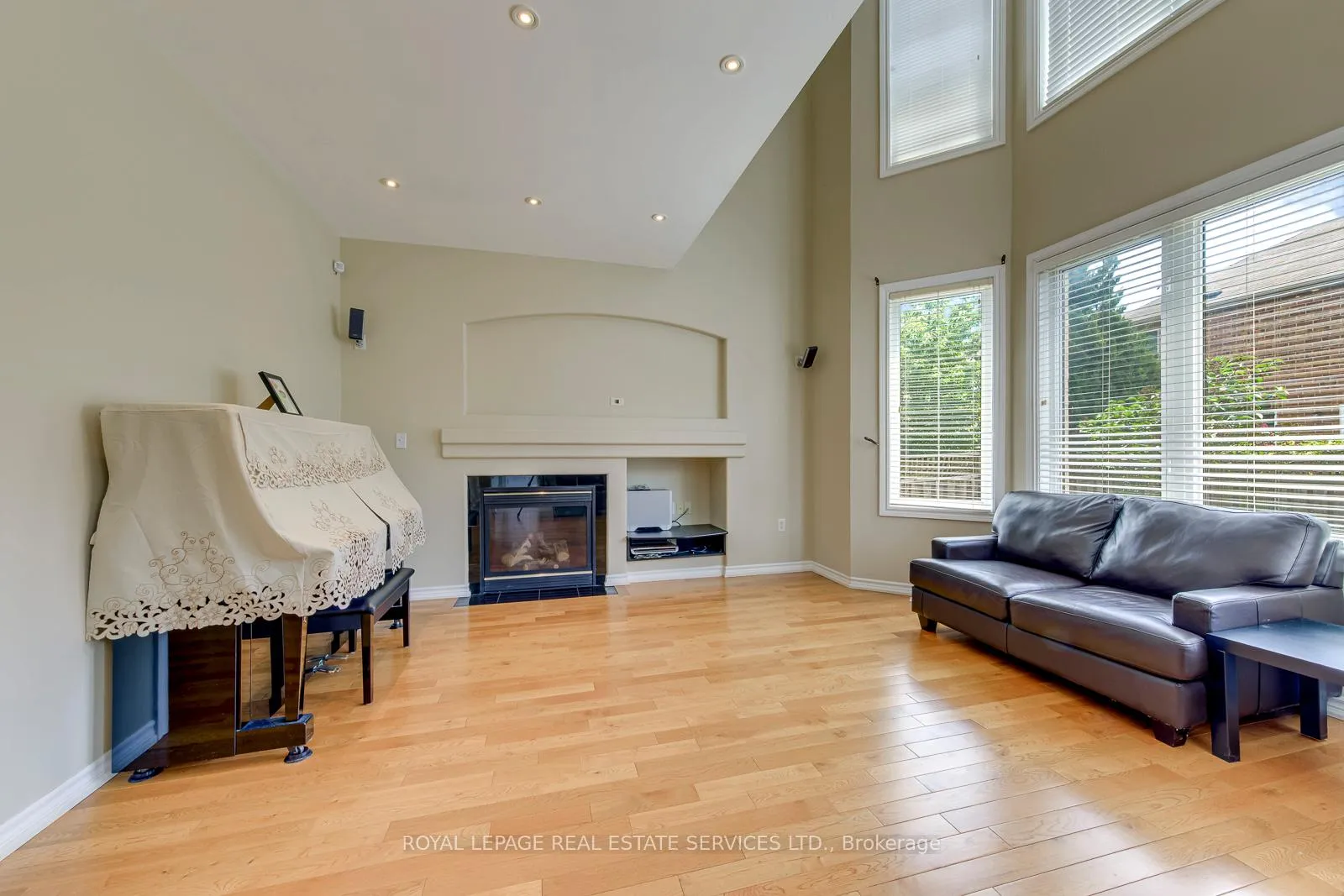 Photo 12 of 9 Barnstone Drive, Markham, Wismer — HOMEH