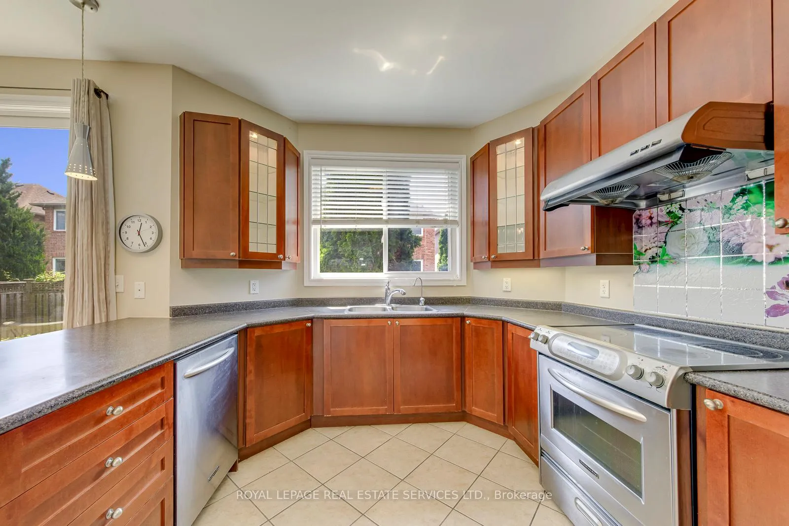 Photo 18 of 9 Barnstone Drive, Markham, Wismer — HOMEH