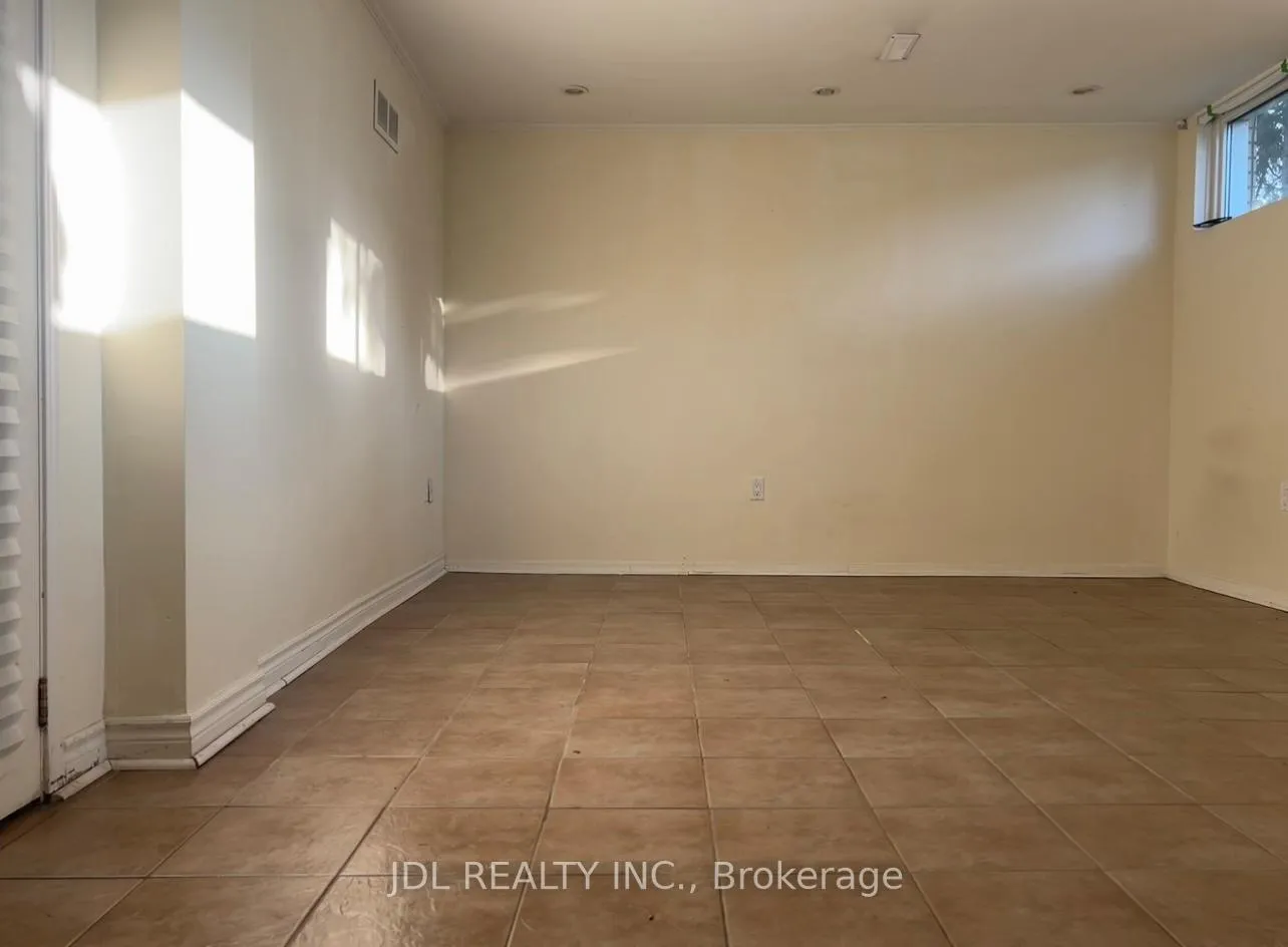 Photo 6 of Unit Bsmt, 23 Pineway Blvd, North York, Bayview Woods-Steeles — HOMEH